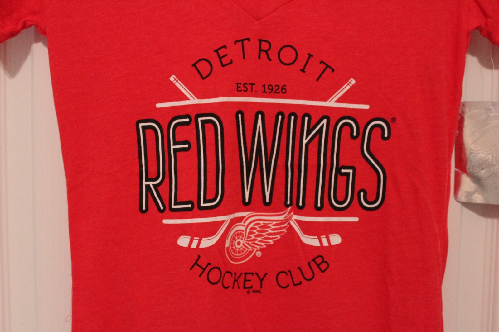 NWT Detroit Redwings NHL S/S V-neck Polyester Rayon Tee T-shirt Womens M 8/10