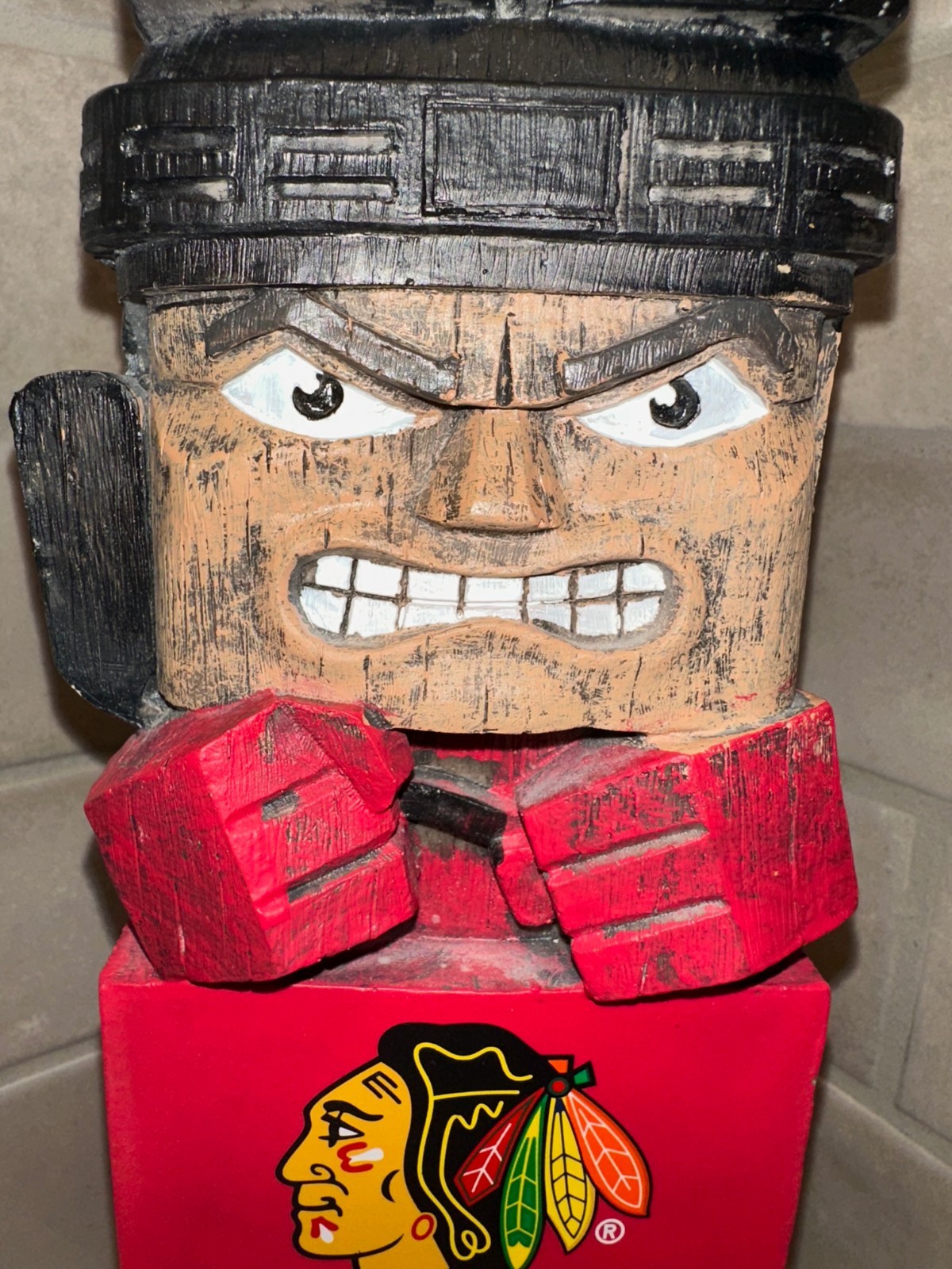 Chicago Blackhawks TIKI TOTEM POLE Hockey Player Resin Garden Statue Mascot NHL