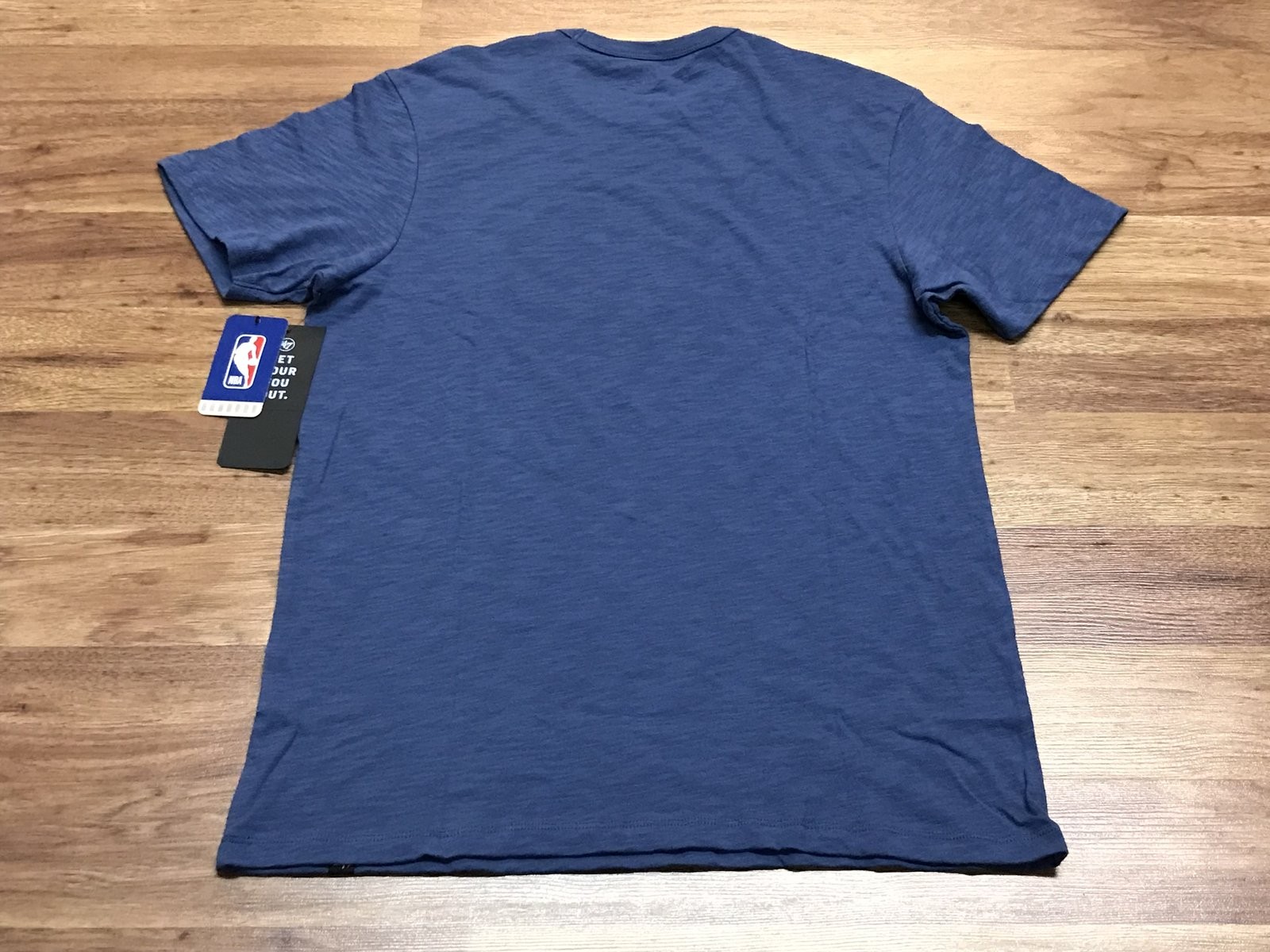 MENS M – NEW ’47 Brand NBA Detroit Pistons Basketball T-Shirt Blue