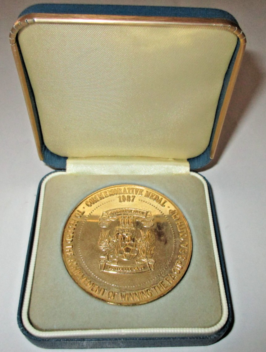 Coventry City 1987 FA CUP & FA YOUTH CUP WINNERS Medallion with players names