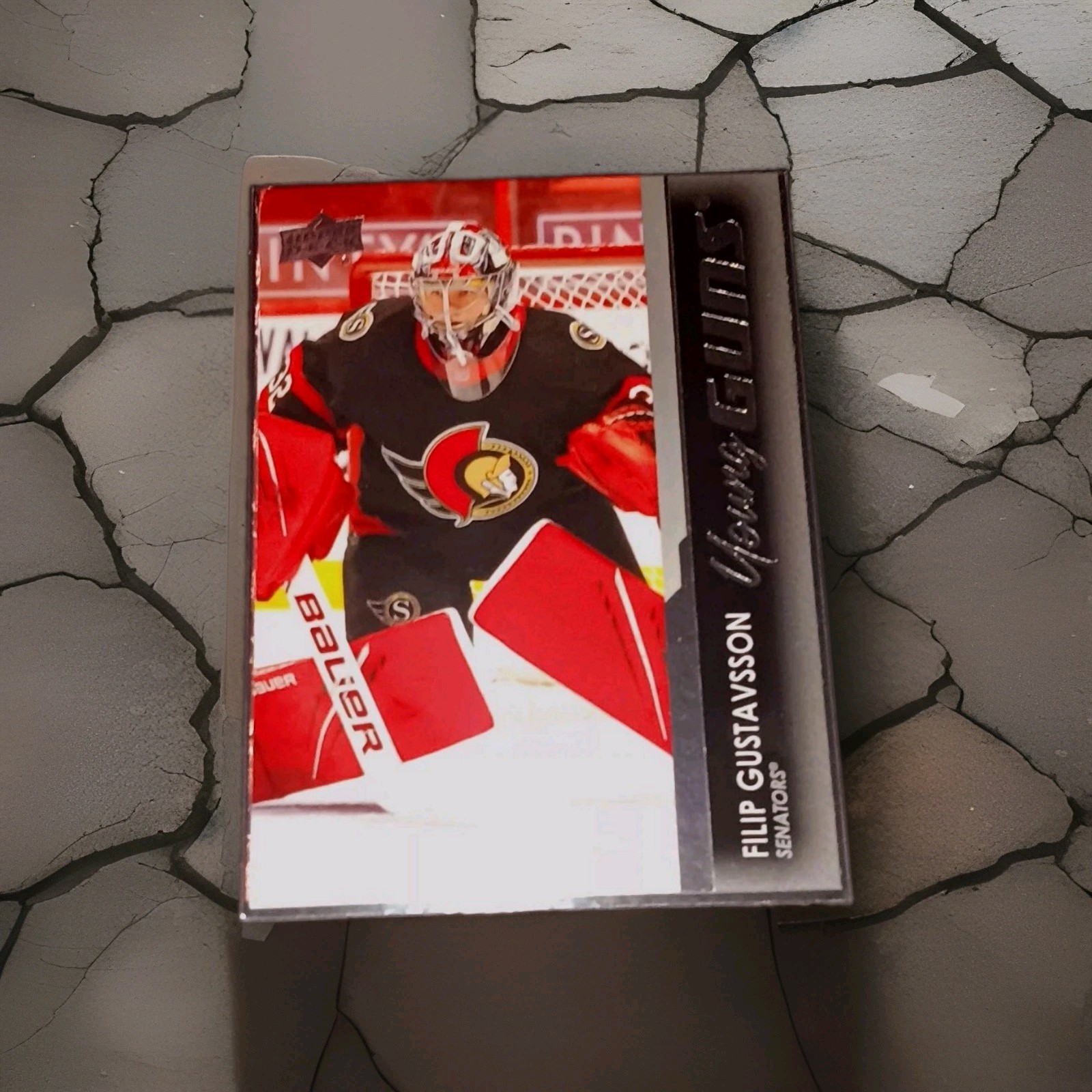 2021-22 Upper Deck Series 1 – Young Guns Filip Gustavsson #225 (RC)