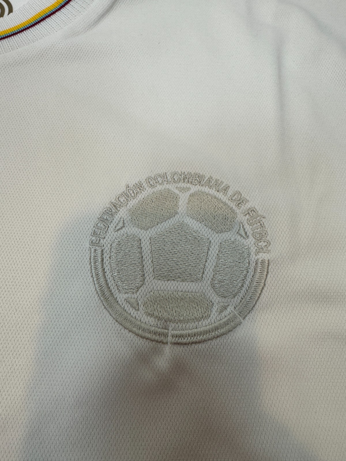 Adidas Colombia 24 Anniversary Jersey – White (Small)