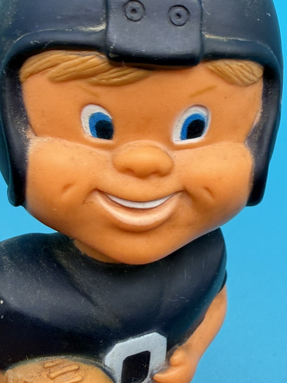 VINTAGE CHICAGO BEARS BOBBLE HEAD / RUNNING / HONG KONG / NFL/ PLASTIC TYPE