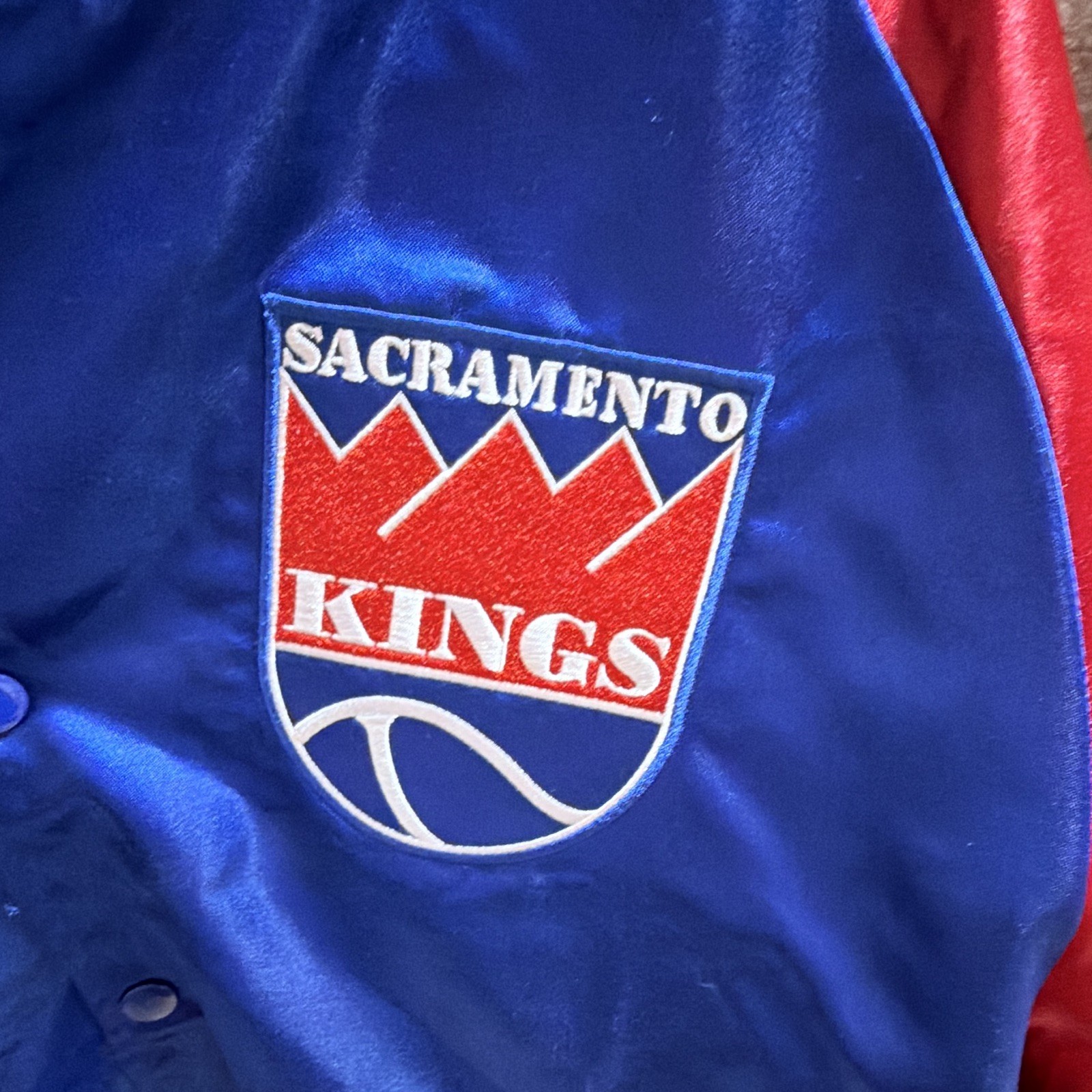 Mitchell & Ness Sacramento Kings NBA Satin Snap Front Jacket Size M Blue/Red