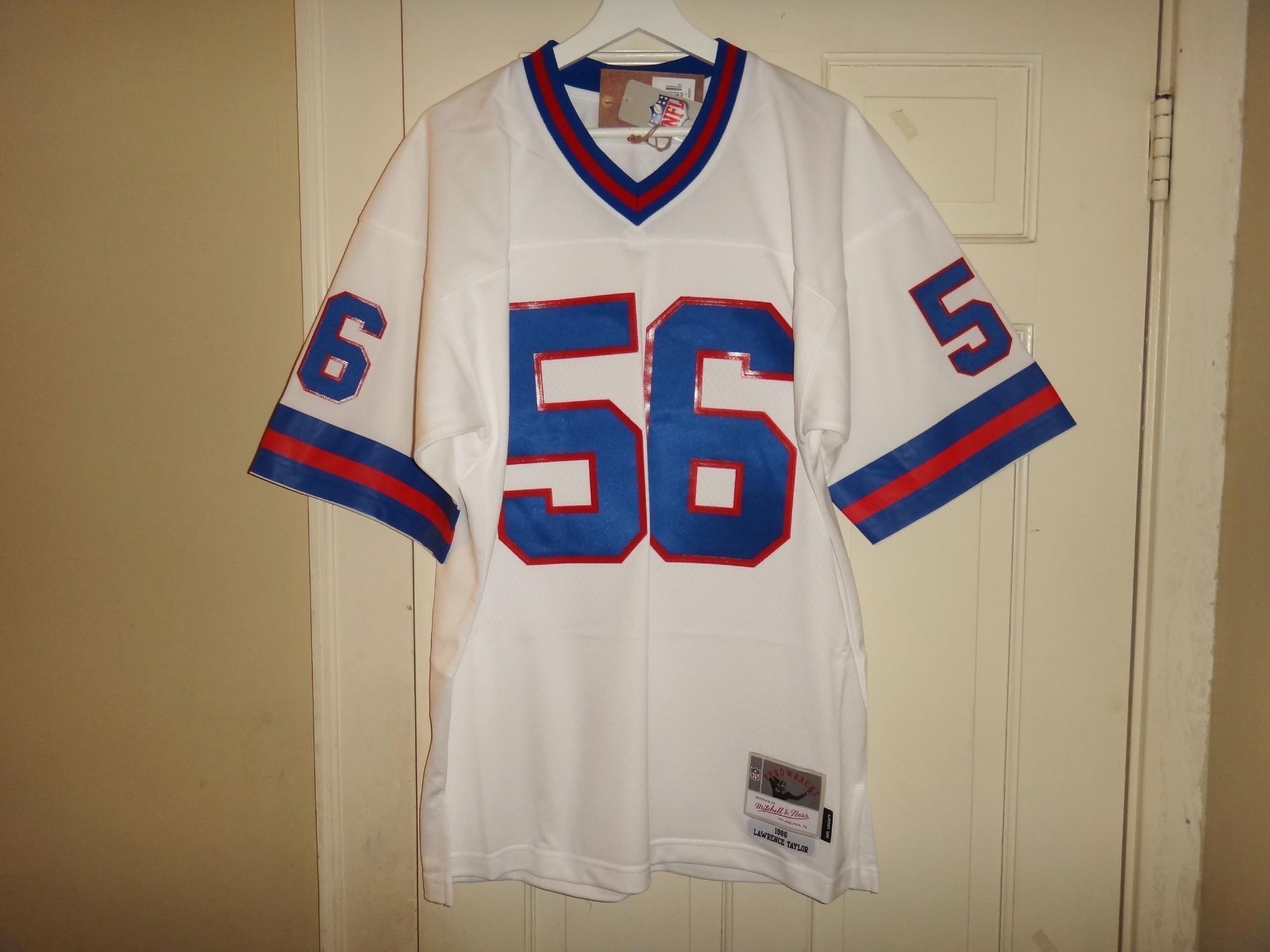 Men’s Lawrence Taylor 1986 Mitchell & Ness NY Giants Throwback Jersey Large NWT