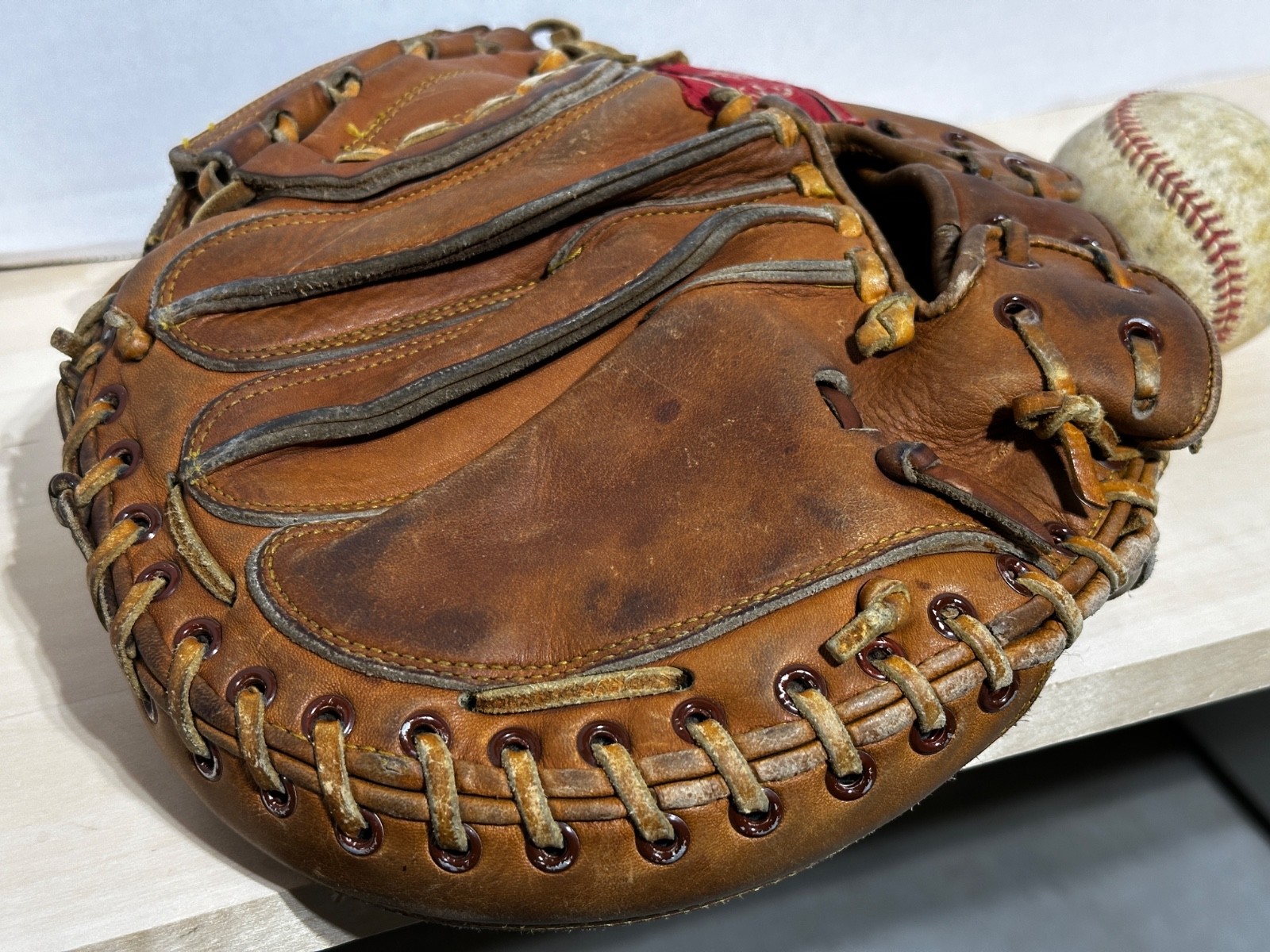 Elston Howard Rawlings MJ50 Professional Model RHT Catcher’s Mitt Glove