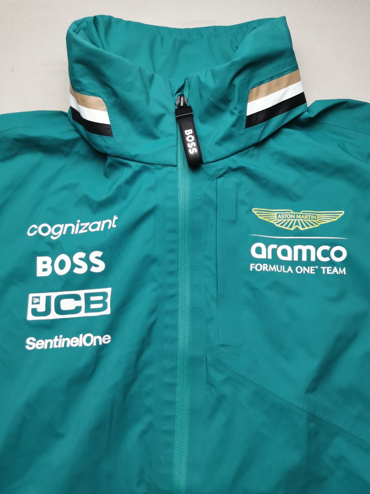 HUGO BOSS x ASTON MARTIN RACING F1 Team 2025 Men UK S Hooded Rain Jacket (VGC)