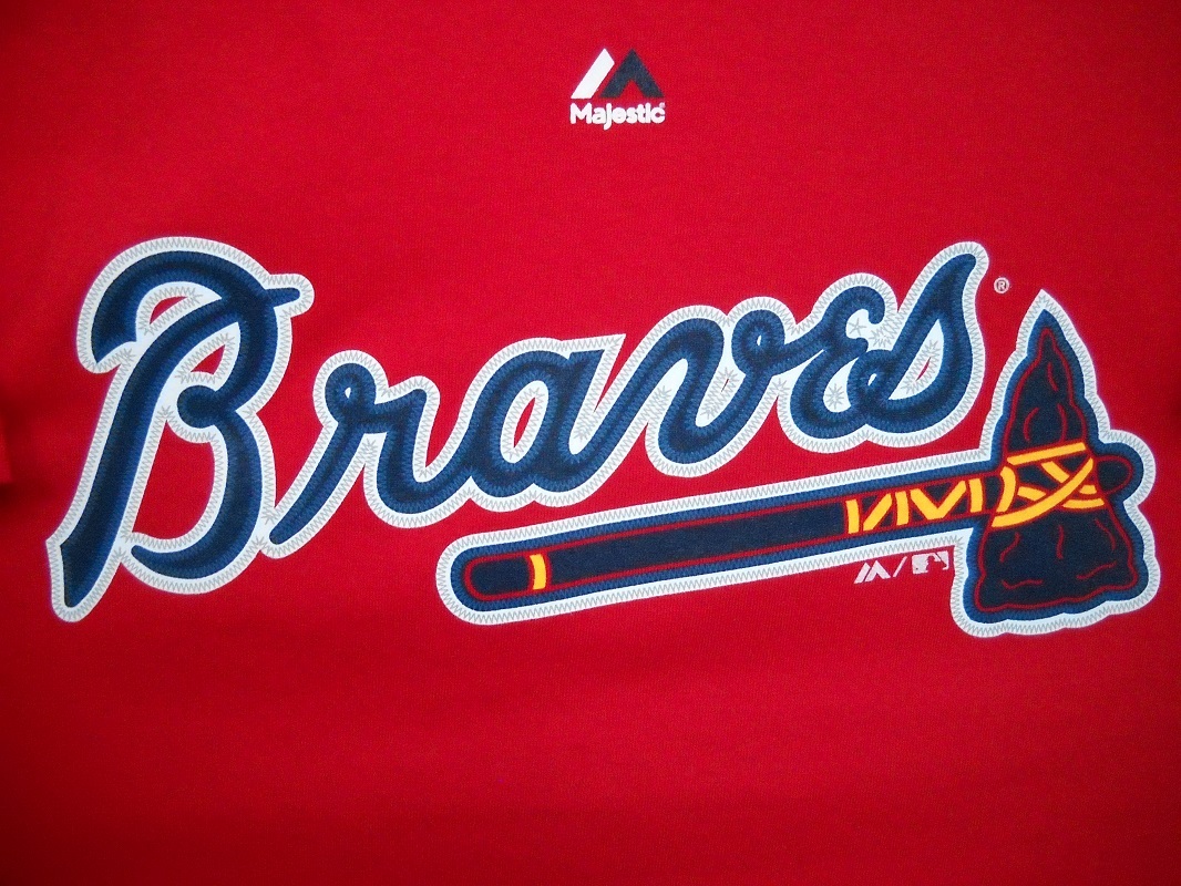ATLANTA BRAVES UNISEX ADULT MEDIUM (M) T-SHIRT WITH STITCHED-LOOK LOGO/TOMAHAWK
