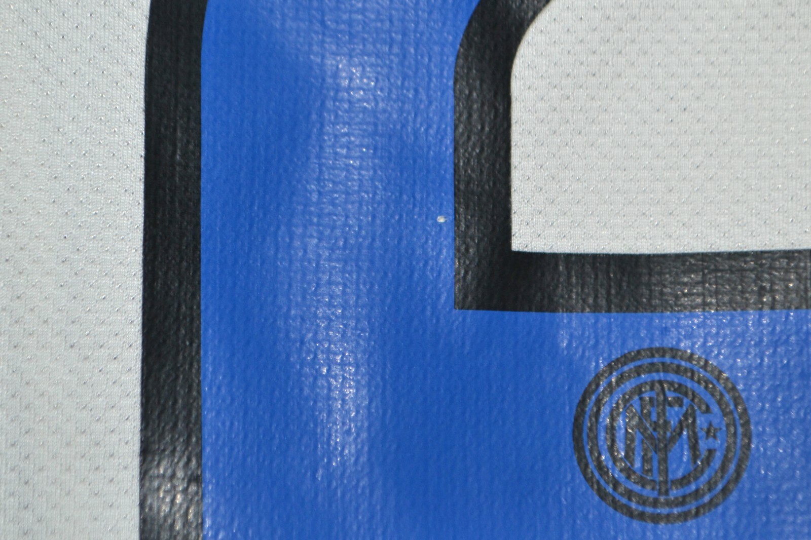 INTER MILAN ITALY 2010/2011 AWAY FOOTBALL SHIRT #22 MILITO SIZE S ADULT