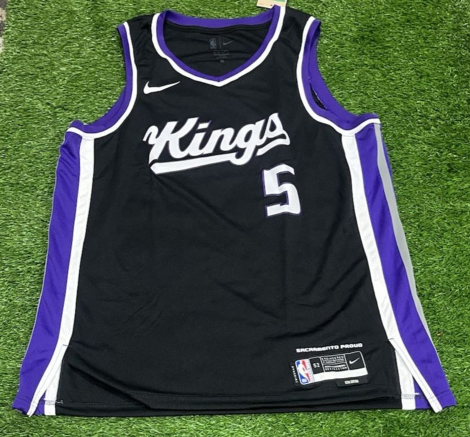 Nike Men’s De’Aaron Fox Sacramento Kings Icon Authentic Jersey XL 46