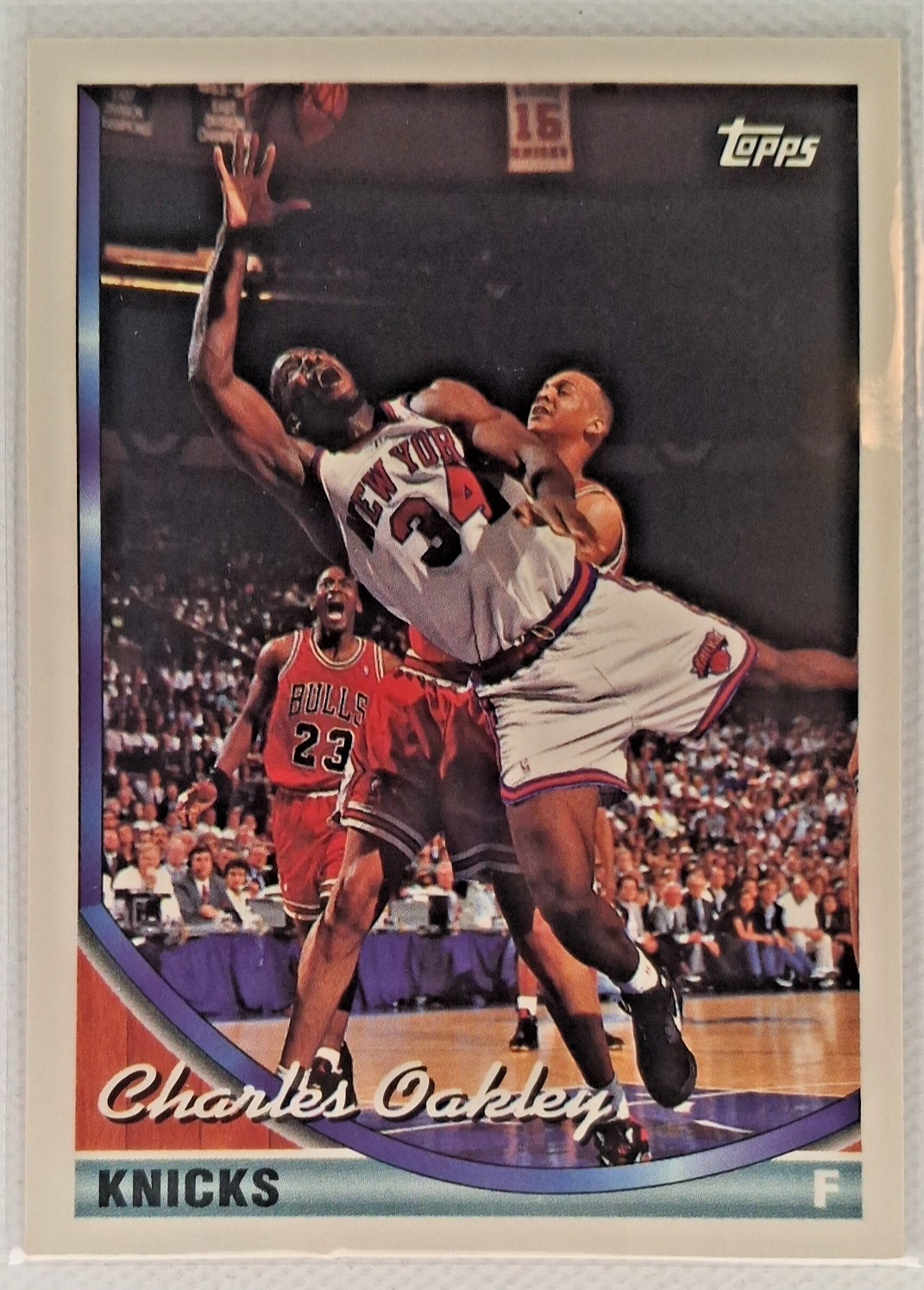 1993-94 Topps – Charles Oakley #25 (Michael Jordan Shadow)