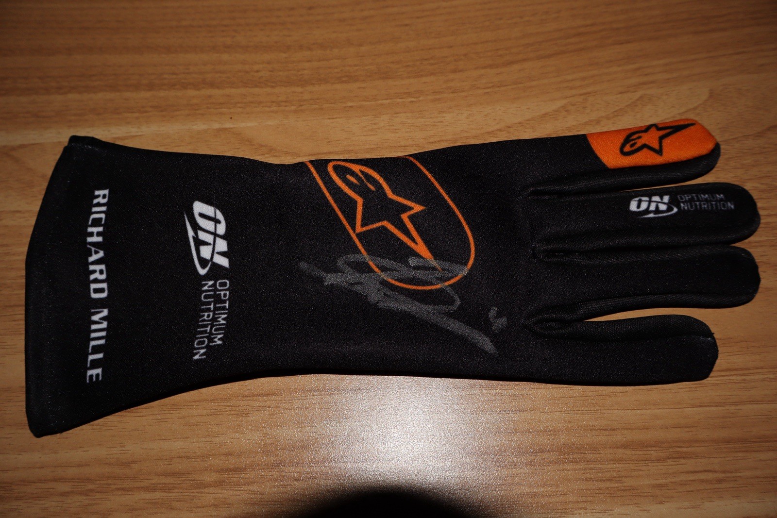 LANDO NORRIS SIGNED GLOVES MCLAREN F1 2025 WORLD CHAMPION