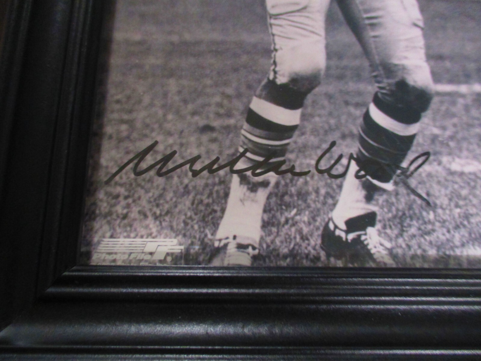 8 X 10in Autographed & Framed Willie Wood, #24, Green Bay Picture w/COA