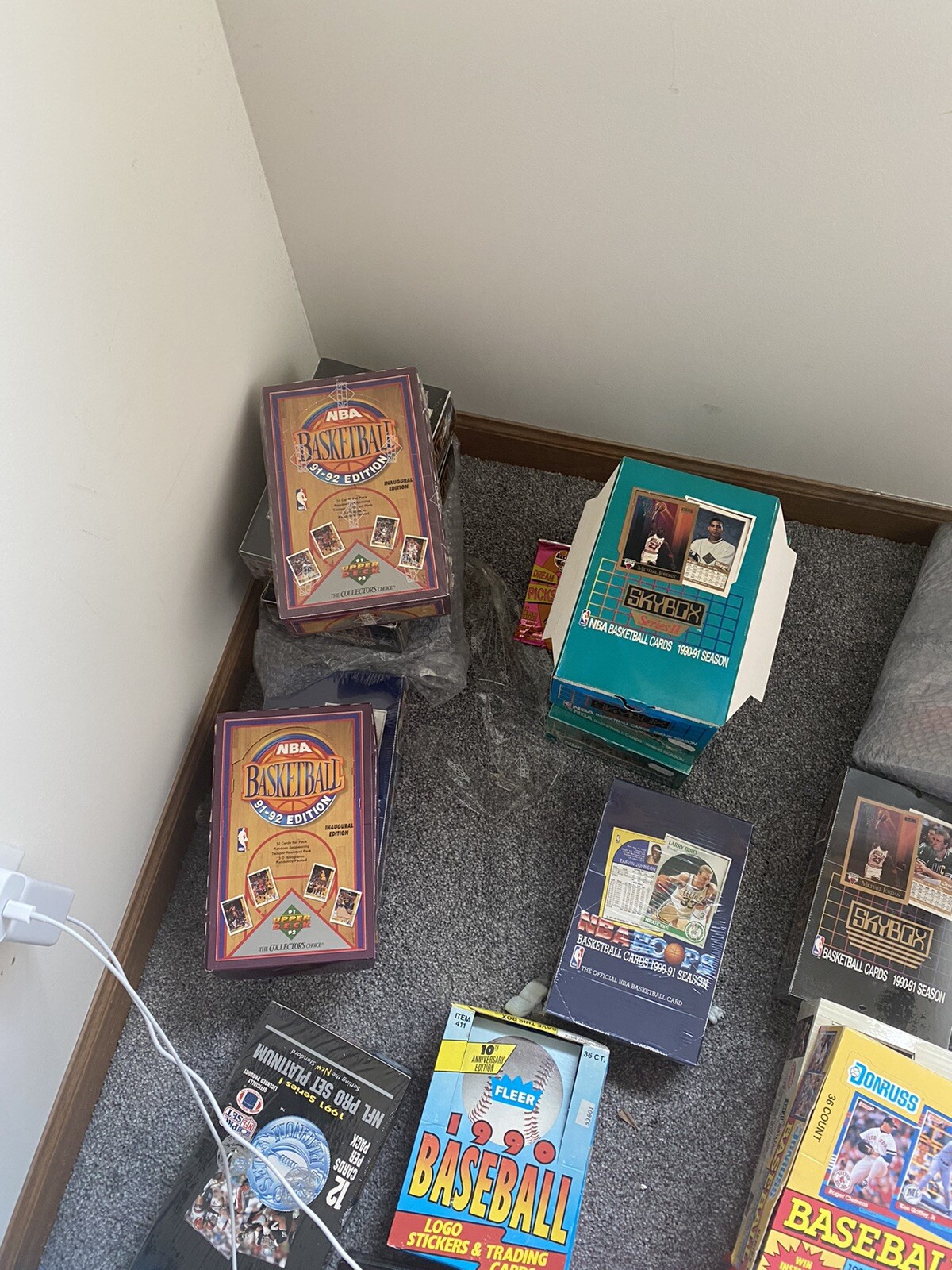 LOT OF OLD Vintage UNOPENED BASKETBALL CARDS PACKS Superstars NBA Card Bonuses