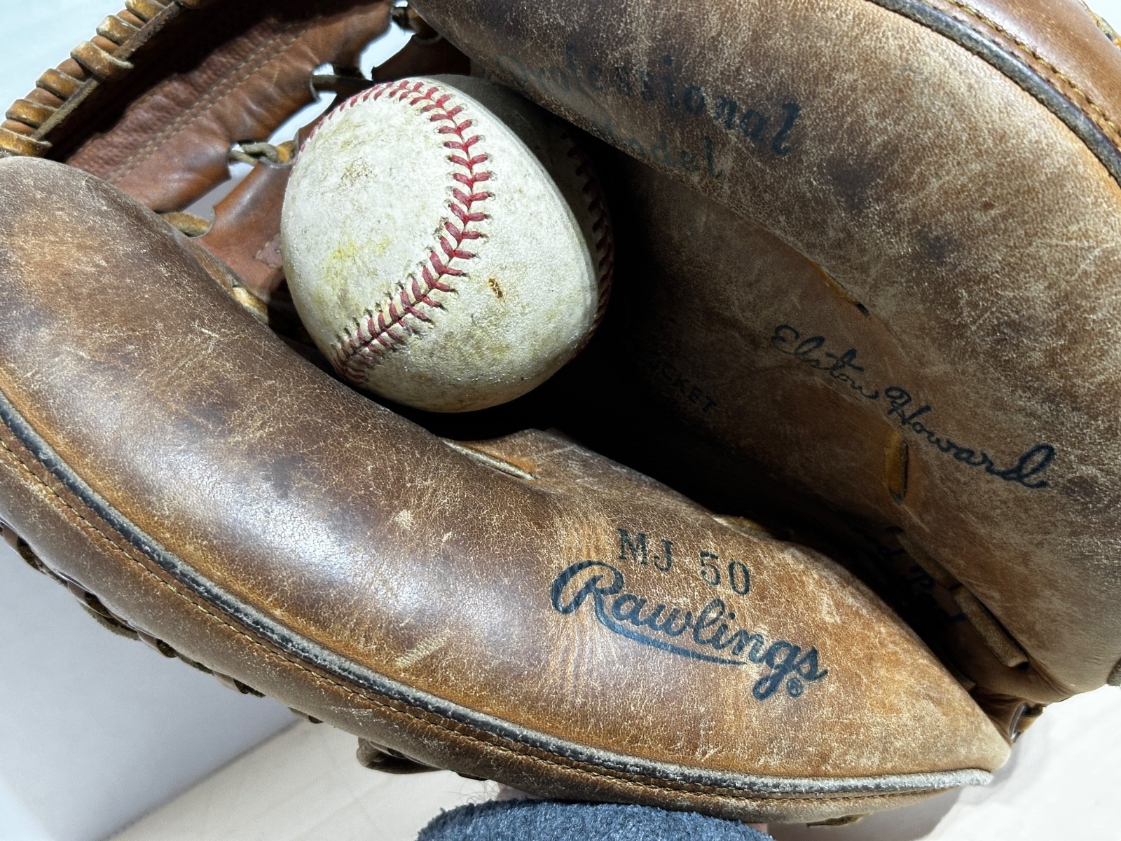 Elston Howard Rawlings MJ50 Professional Model RHT Catcher’s Mitt Glove