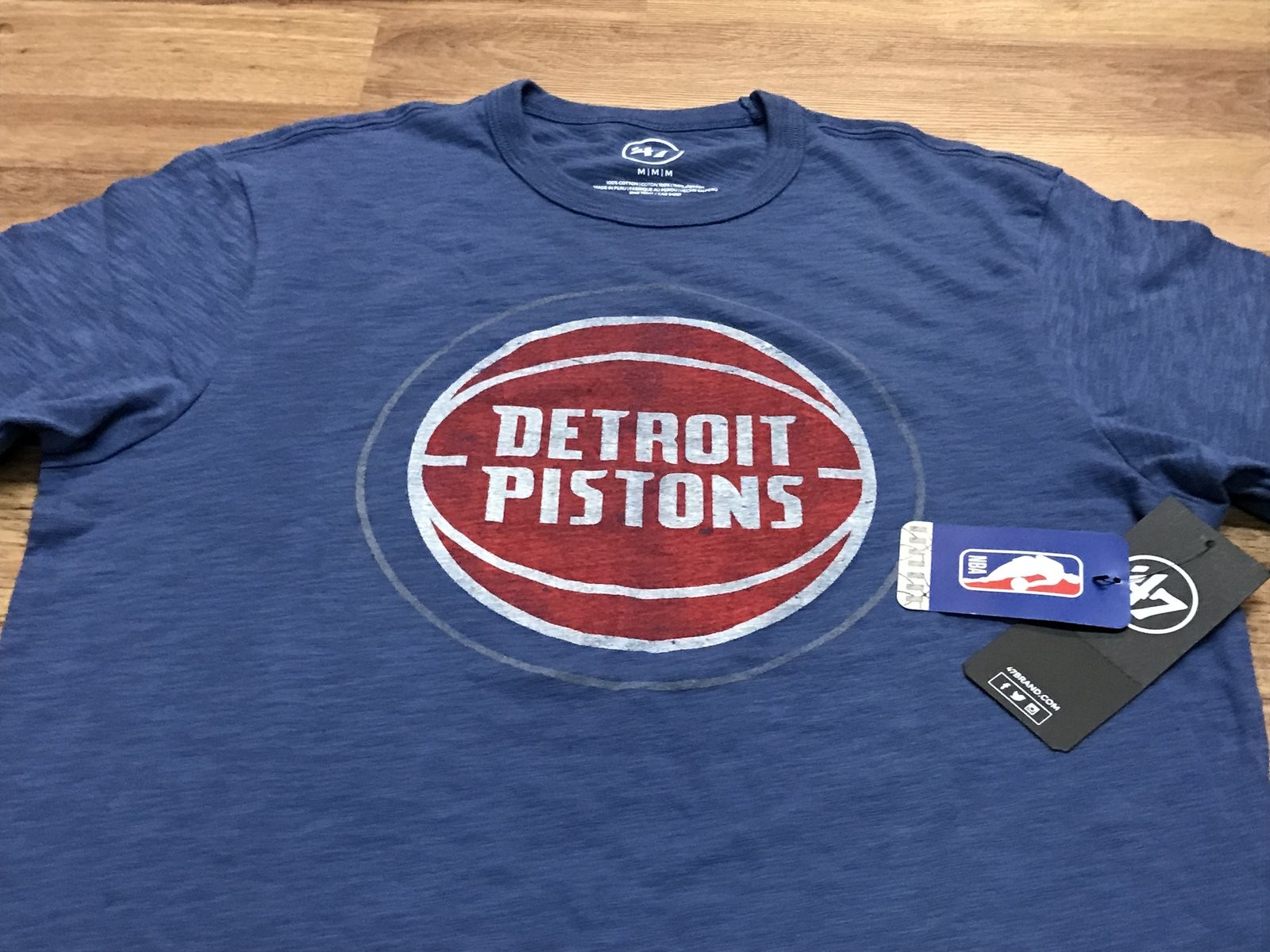MENS M – NEW ’47 Brand NBA Detroit Pistons Basketball T-Shirt Blue