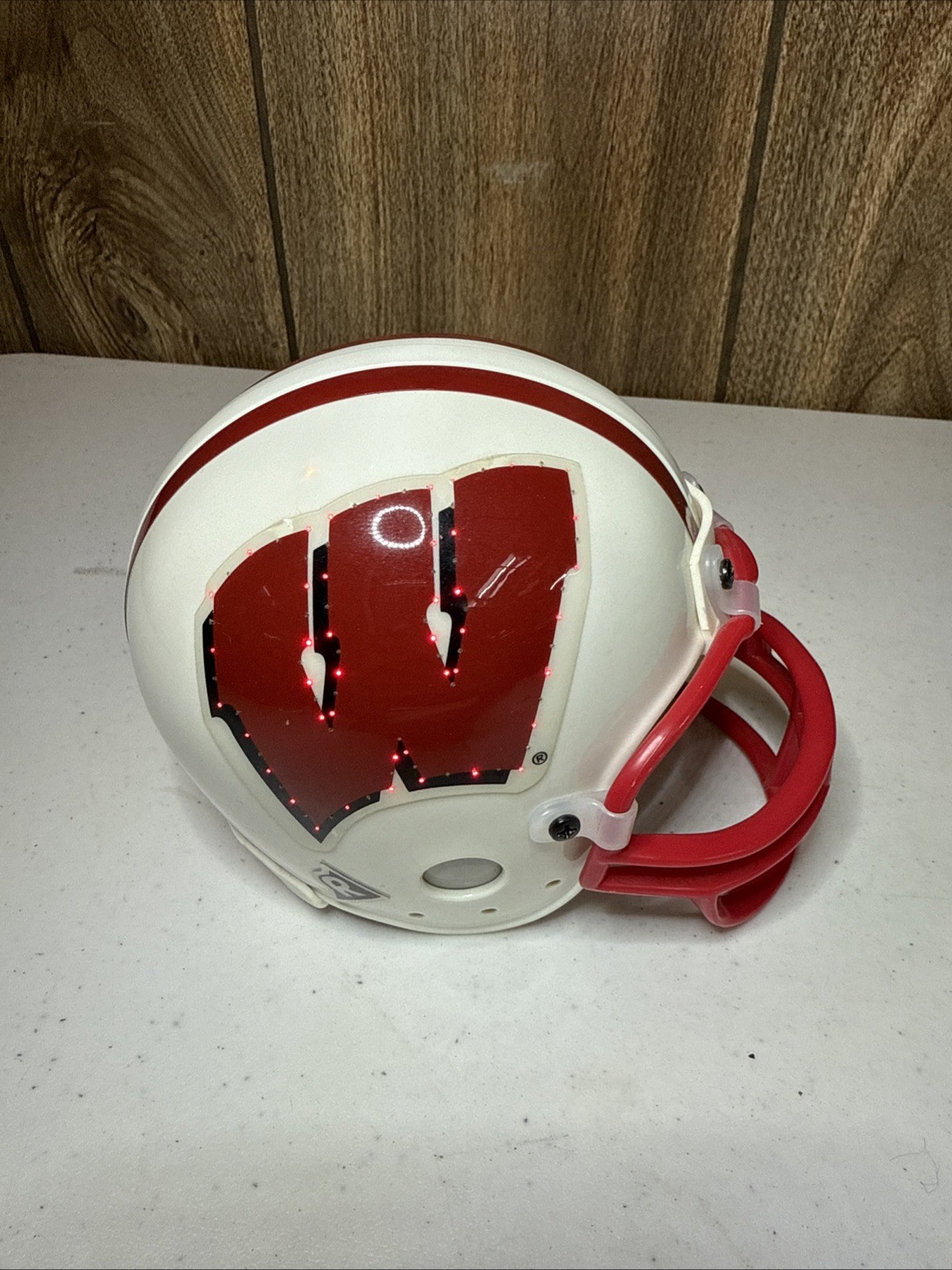 Wisconsin Badgers NCAA Riddell Light Up Mini Football Helmet Size 3 5/8in 1998