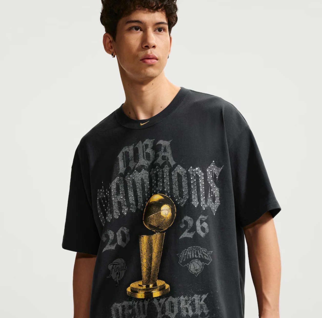 Nike New York Knicks NBA Finals Locker Room Rhinestone T-Shirt Tee Size L Large
