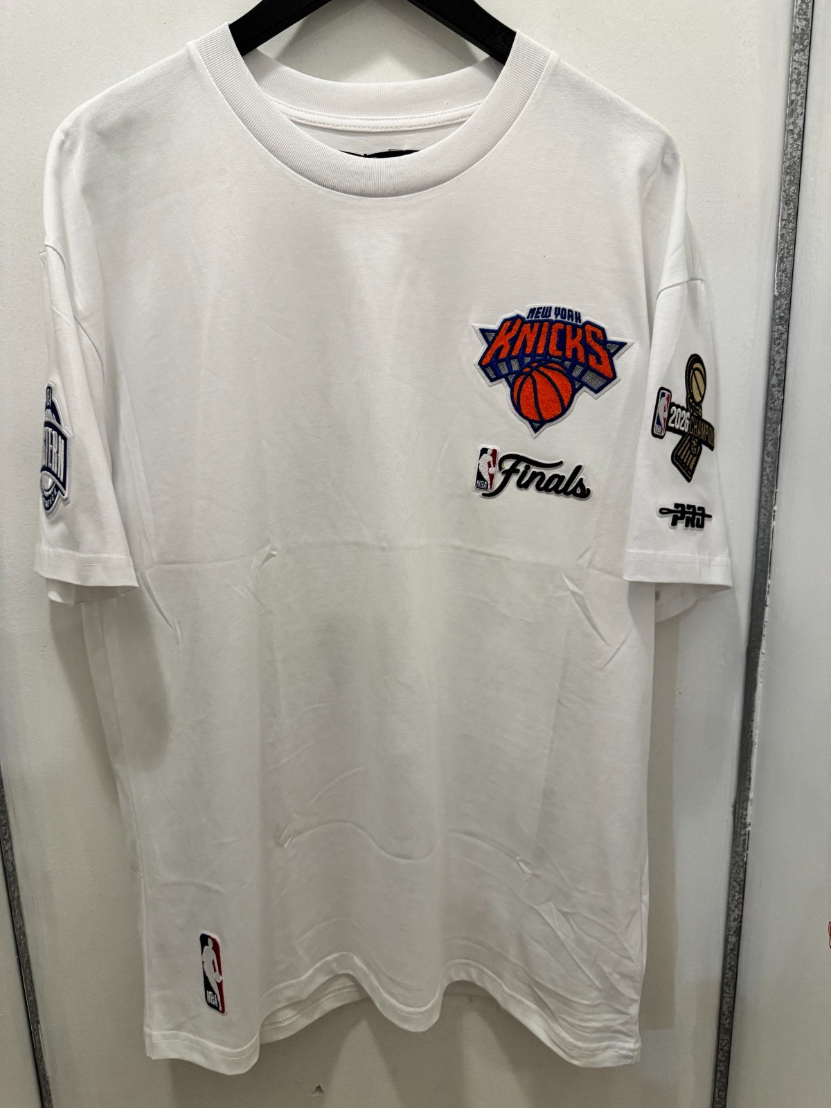 NY KNICKS CHAMPIONSHIP T-SHIRT NBA PRO STANDARD BRAND WHITE NEW & BEAUTIFUL