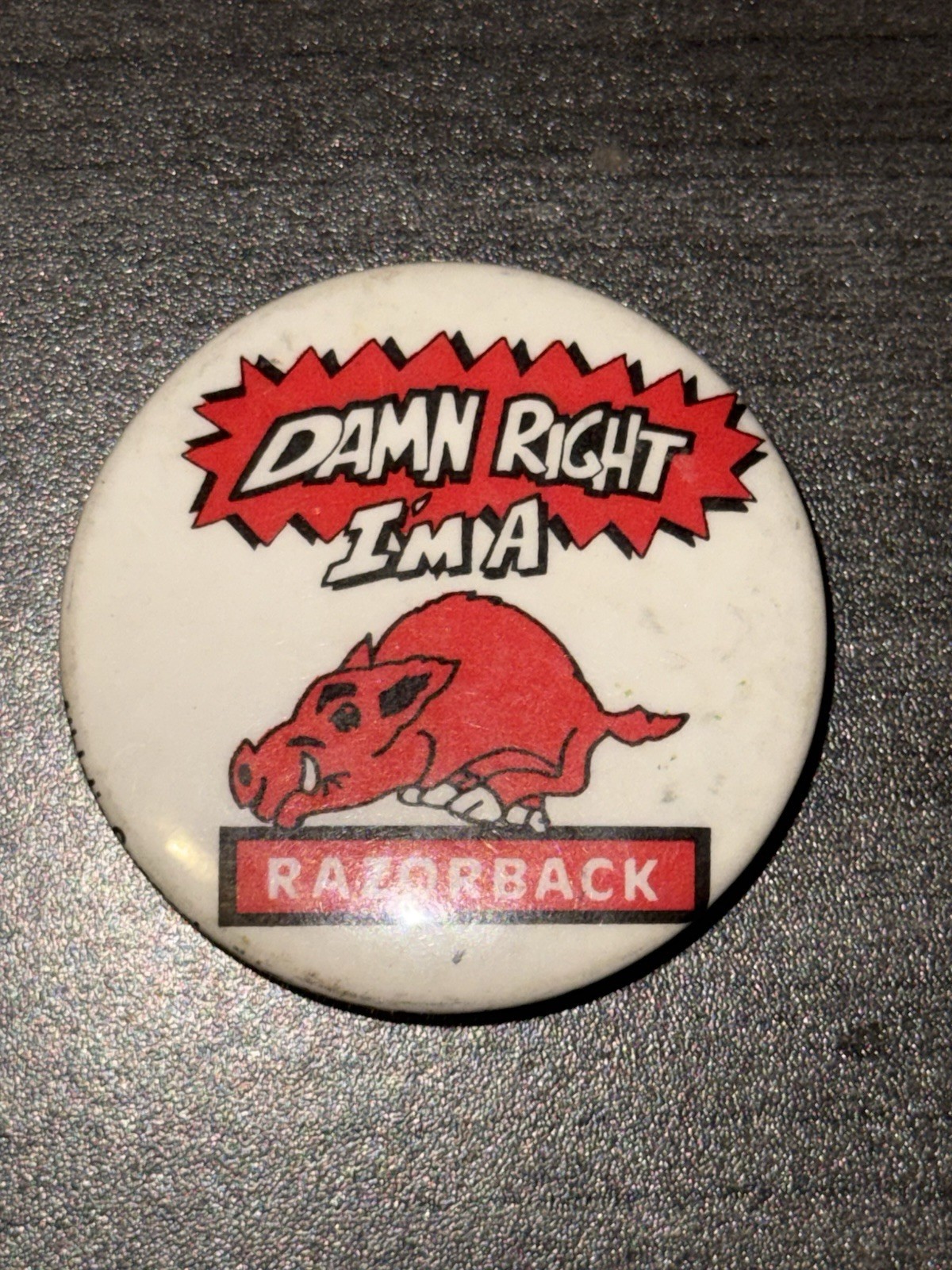 VTG Damn Right Im A Razorback University Of Arkansas Razorbacks Hogs Button