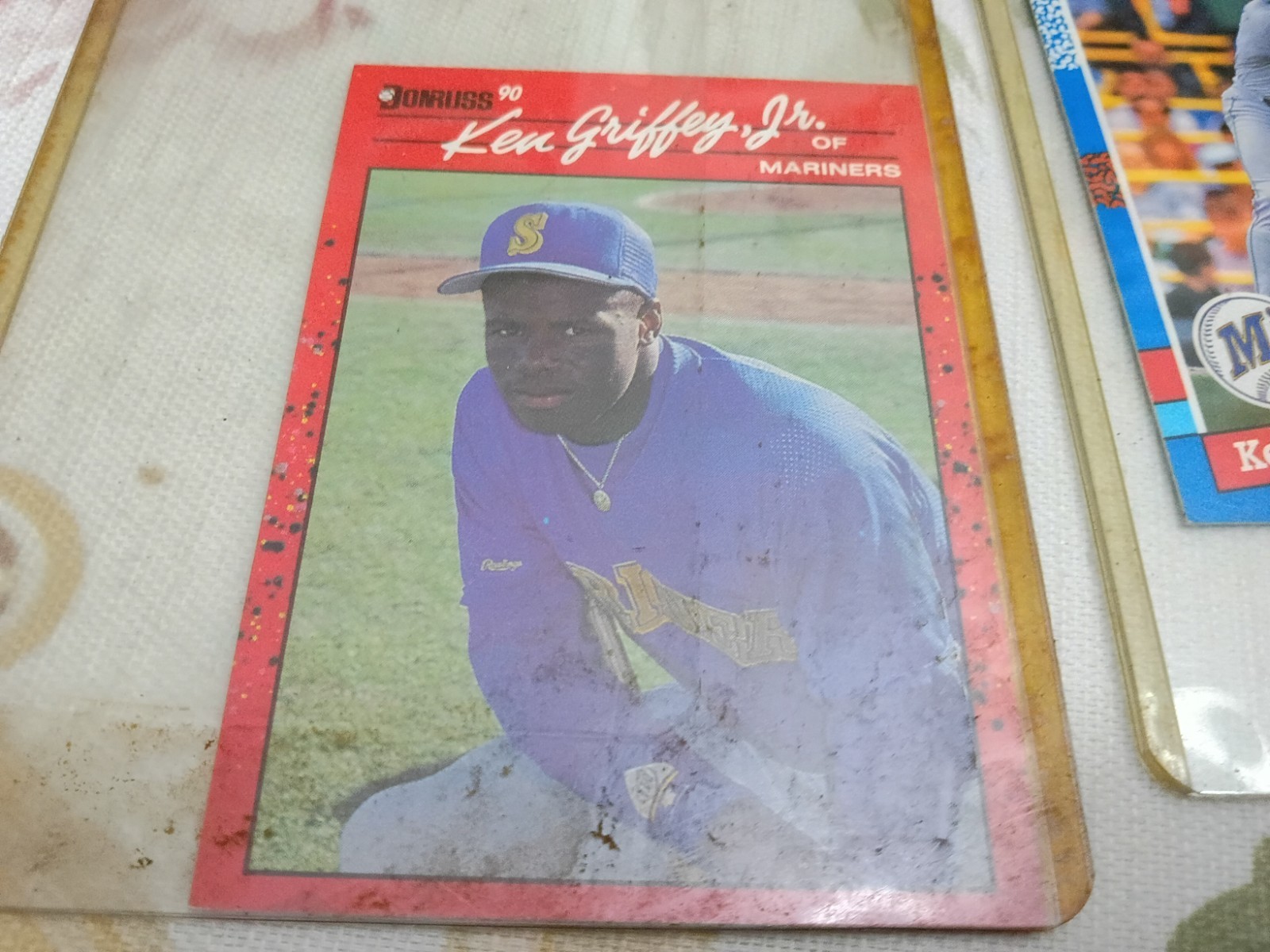 Mixed lot of Ken Griffey Jr Cards in plastic Card Holders – MLB Baseball