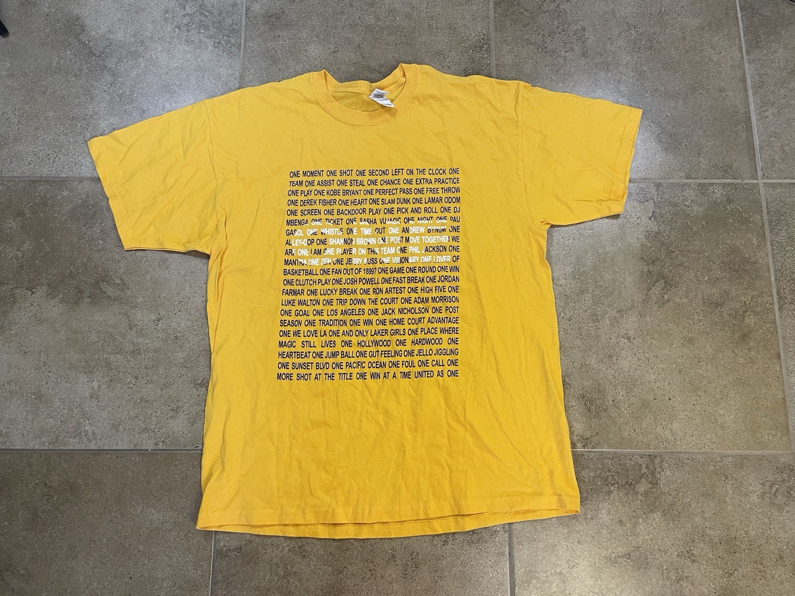 Los Angeles Lakers Signed T-Shirt “One ” Size Mens XL Yellow Purple NBA