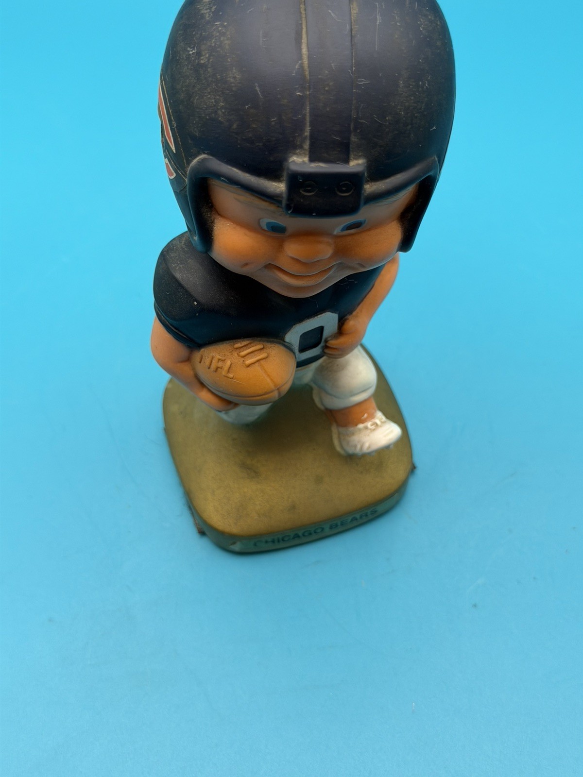 VINTAGE CHICAGO BEARS BOBBLE HEAD / RUNNING / HONG KONG / NFL/ PLASTIC TYPE
