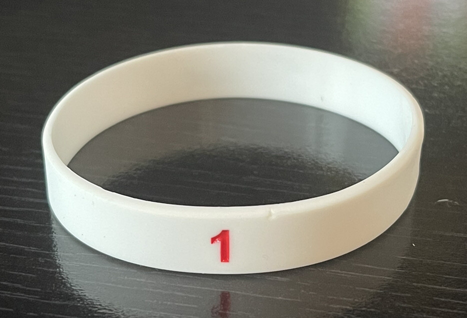 Titleist #1 rubber wristband bracelet – White/black/red Pro V1 Golf – Adult Size