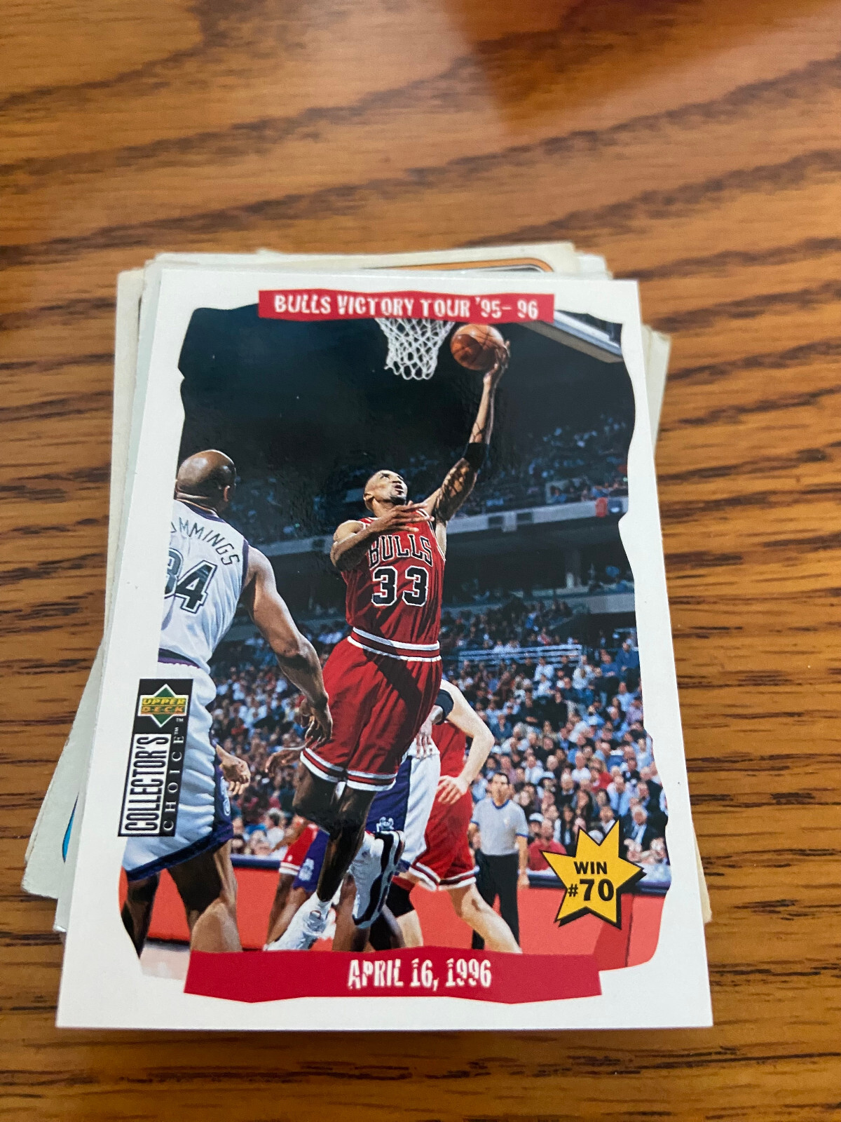 1996-97 Collector’s Choice #28 Bulls Victory Tour 95-96 Win #70 Scottie Pippen