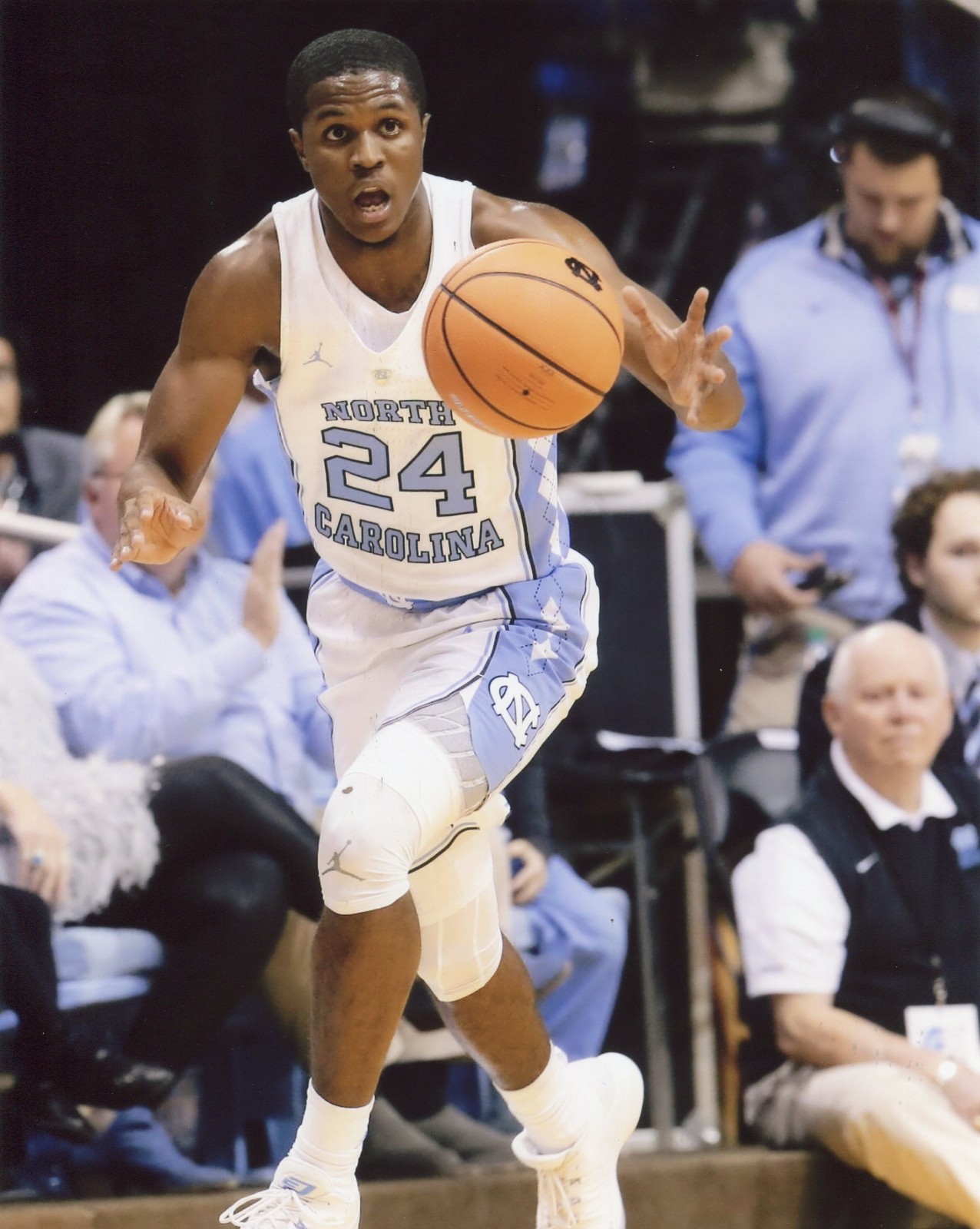 KENNY WILLIAMS UNC TARHEELS BASKETBALL 8X10 SPORTS PHOTO (LL)