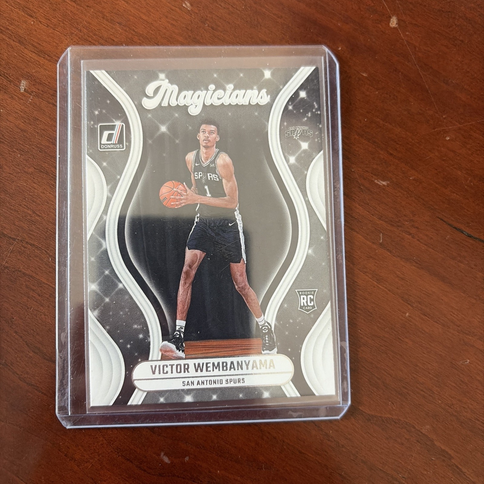2023-24 Panini Donruss – Magicians Victor Wembanyama #1 (RC)