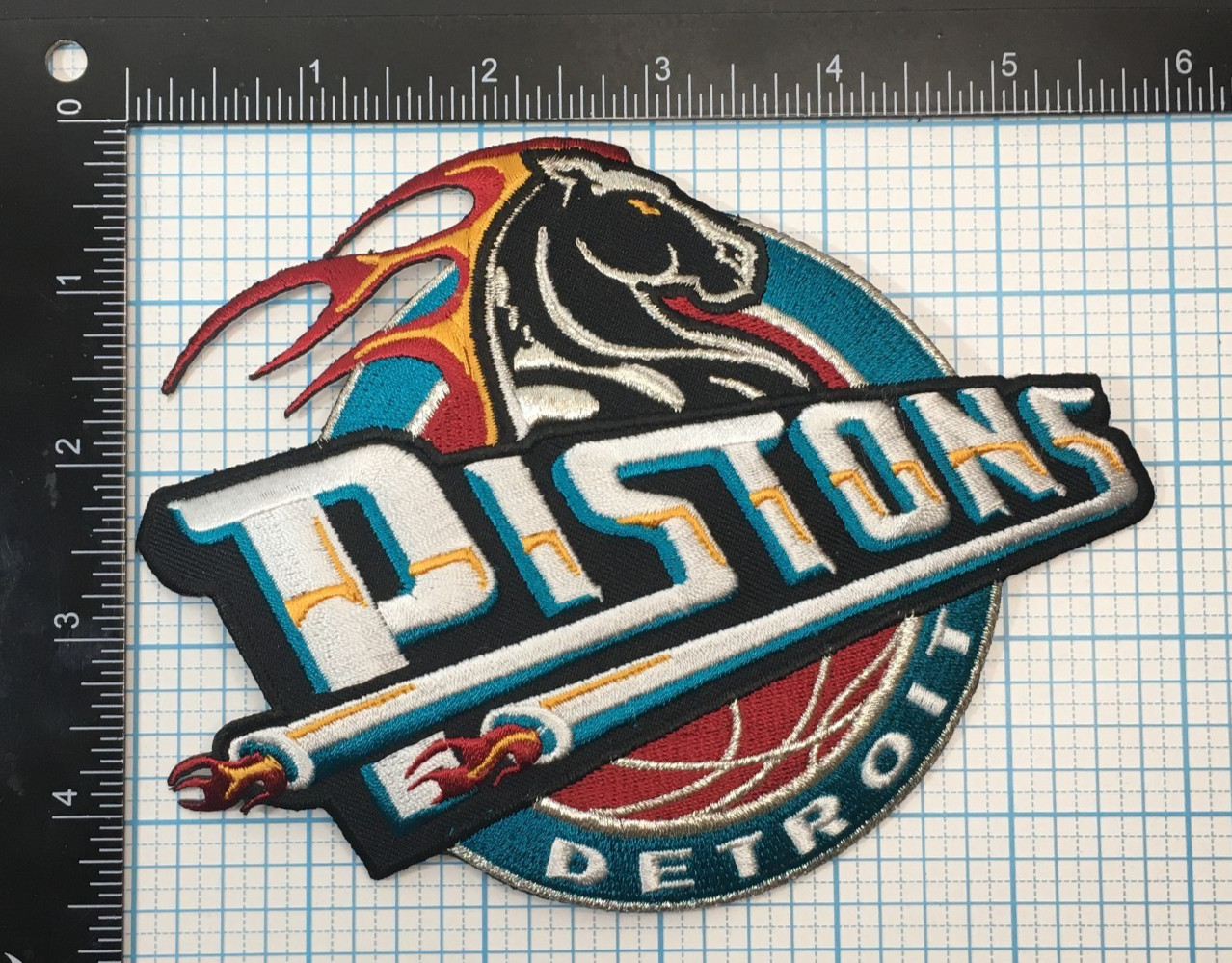 1996-2000 DETROIT PISTONS NBA BASKETBALL VINTAGE 5.75″ PRIMARY TEAM PATCH DP4