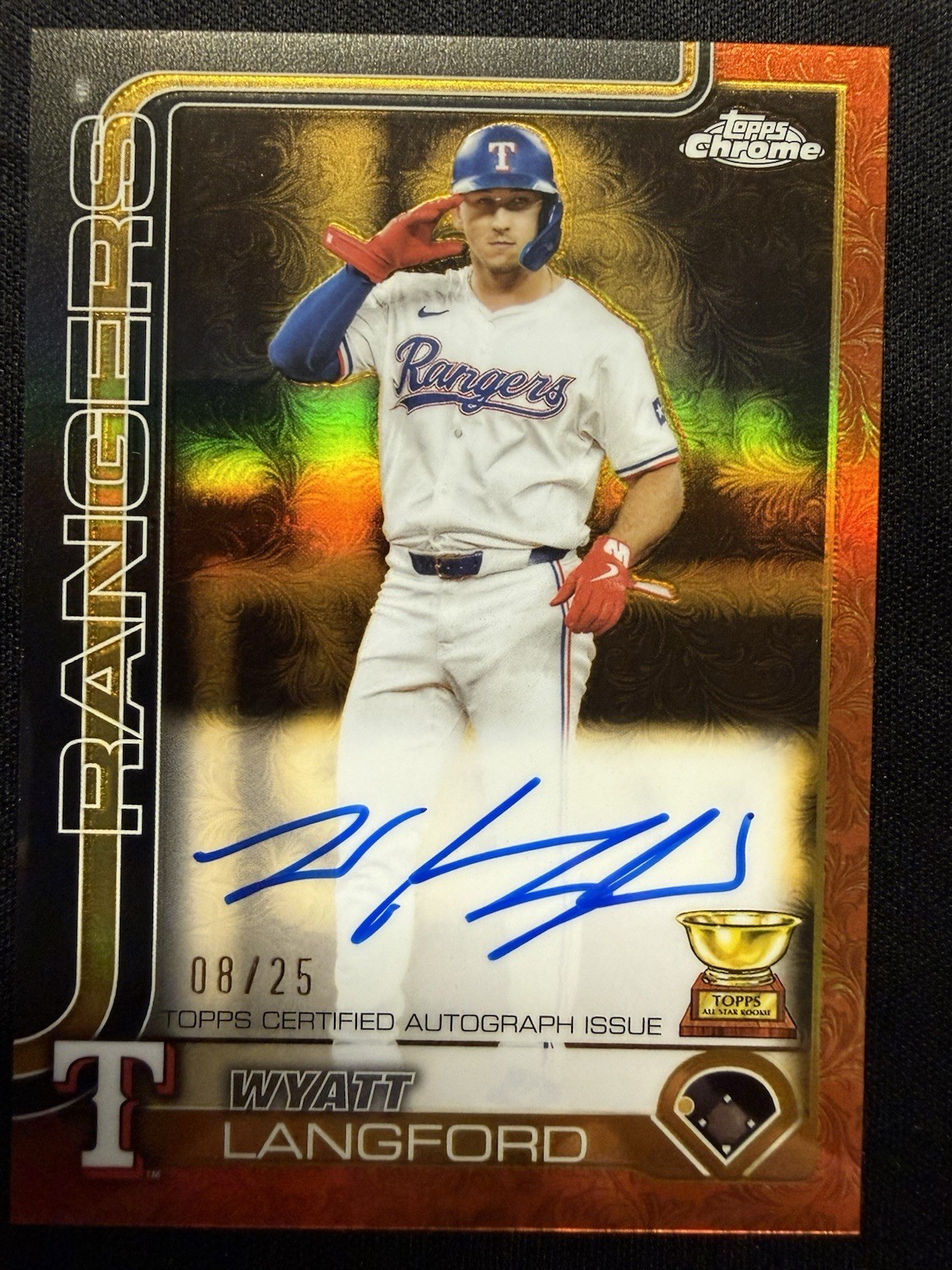 2025 Topps Gilded Collection – Wyatt Langford CGA-WL Auto #8/25 Orange. Rangers