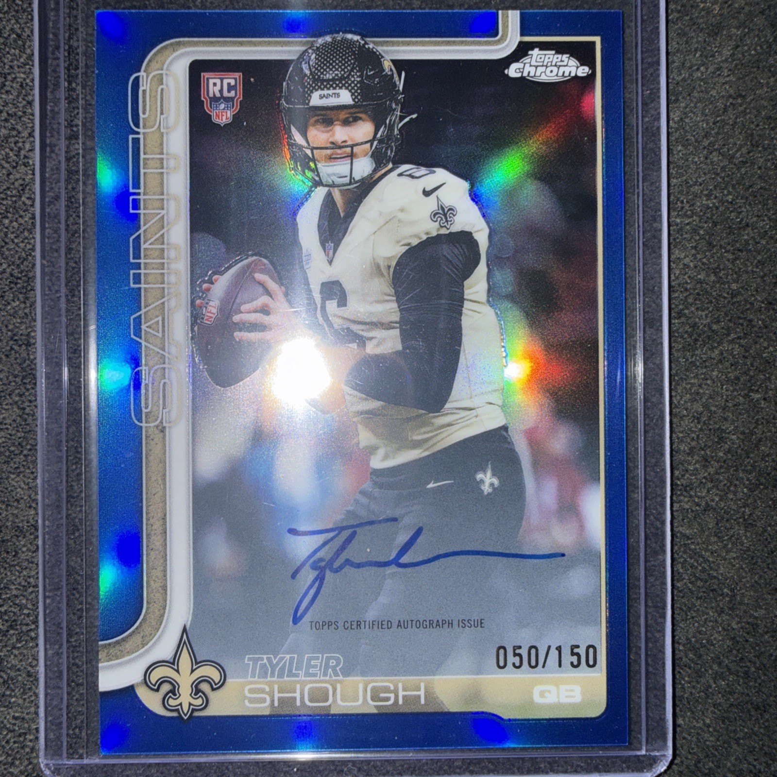 2025 Topps Chrome – Rookie Autographs Tyler Shough Blue Refractor /150 (AU, RC)