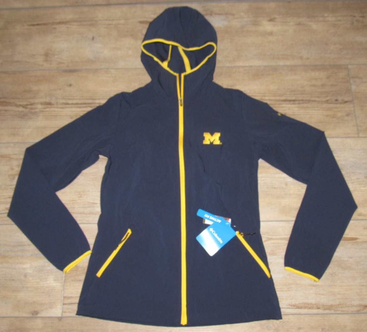 Michigan Wolverines Columbia Softshell Hooded Jacket $100 size Women’s Small