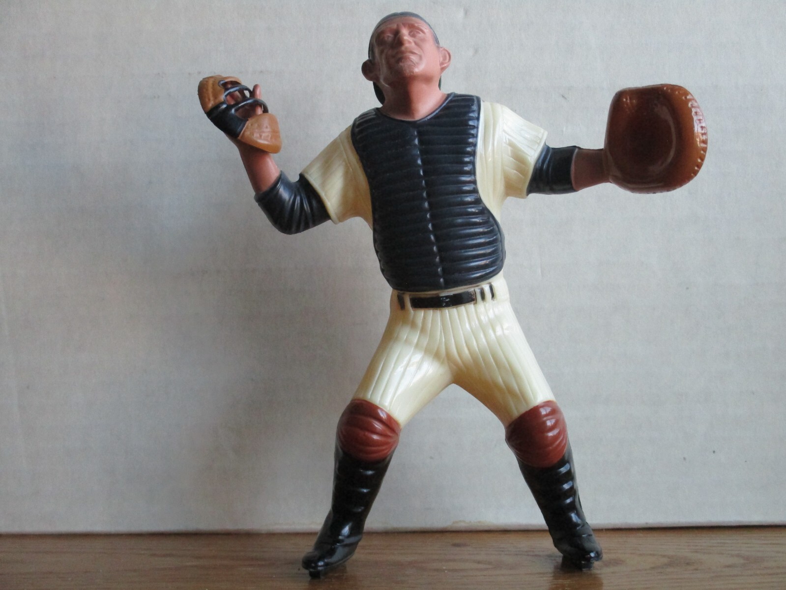 VINTAGE 1950’s HARTLAND STATUE YOGI BERRA w/MAGNETS MASK NEW YORK YANKEES HOF!