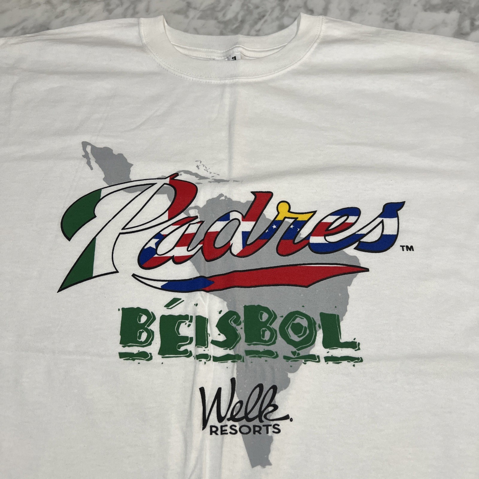 Vintage San Diego Padres Beisbol TShirt Men XL Latin American Stadium Giveaway