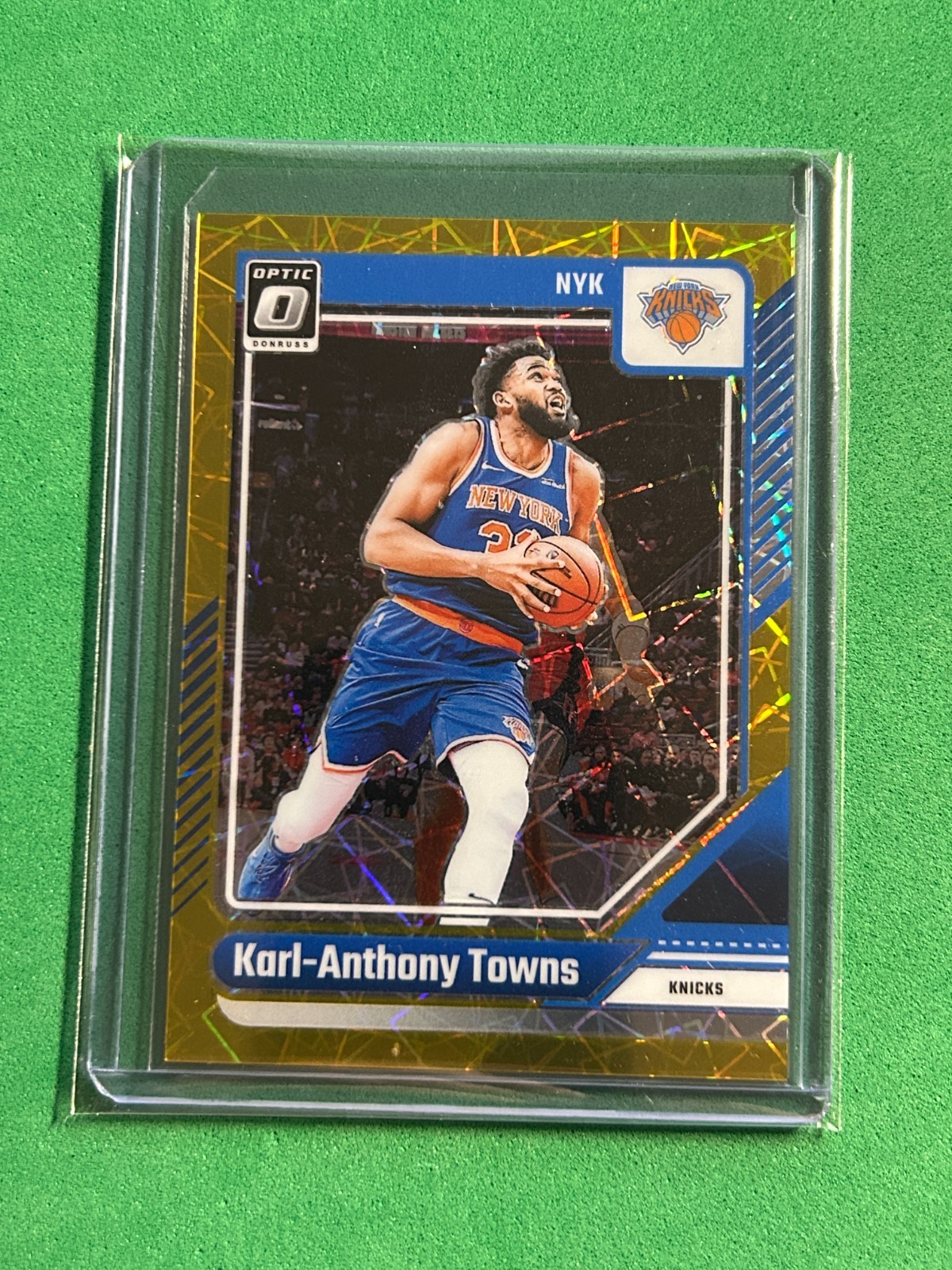KARL ANTHONY TOWNS 2024-25 Panini Donruss Optic #158 GOLD VELOCITY PRIZM #1/10