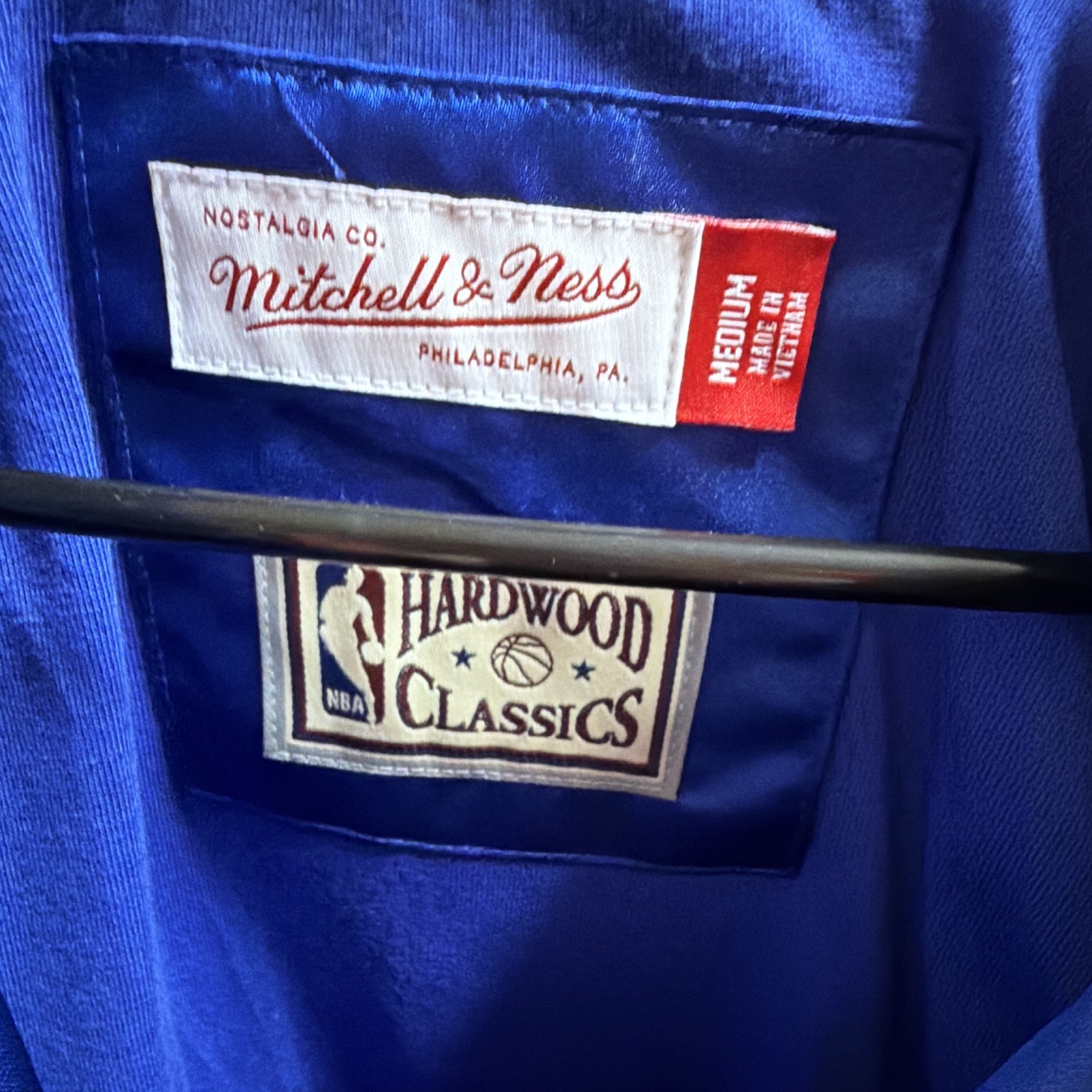 Mitchell & Ness Sacramento Kings NBA Satin Snap Front Jacket Size M Blue/Red