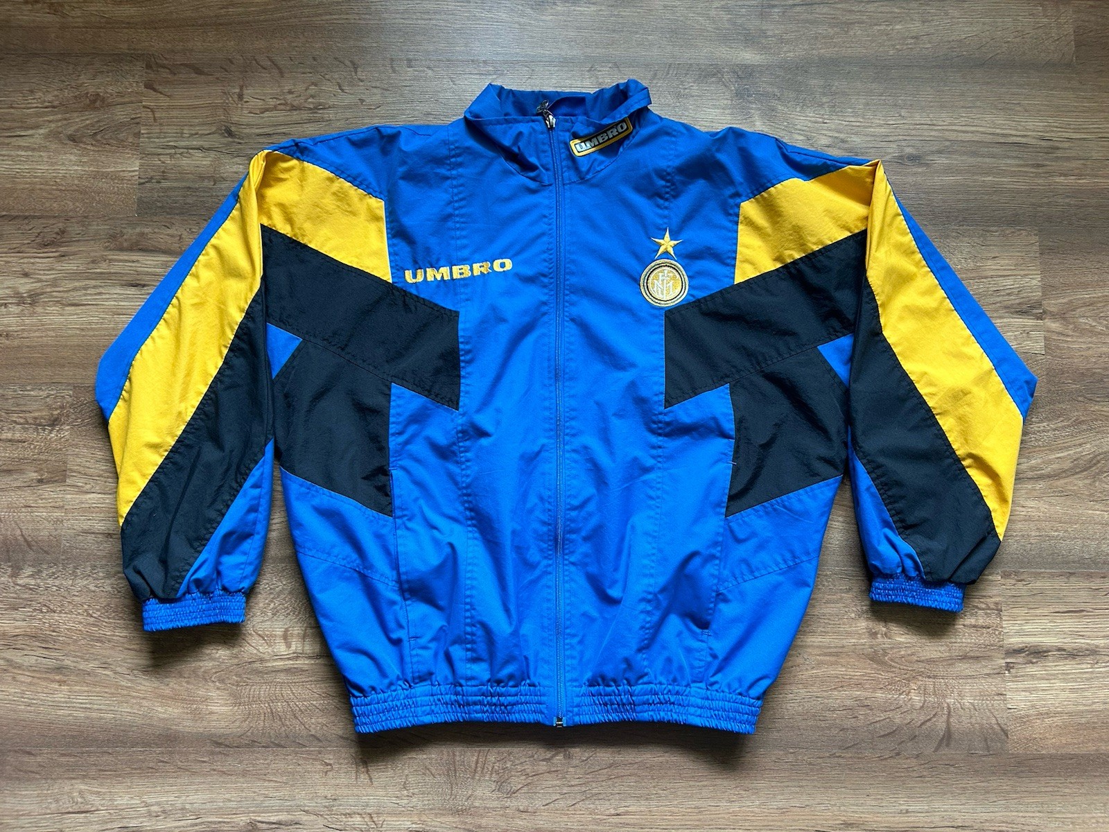 VINTAGE INTER MILAN ITALY FOOTBALL JACKET SOCCER UMBRO