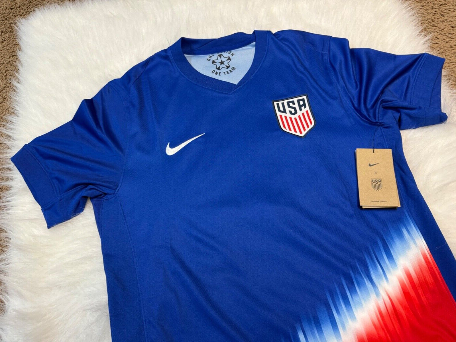 Team USA 2024 Nike Men’s Size Medium Away Soccer Jersey FJ4277-417