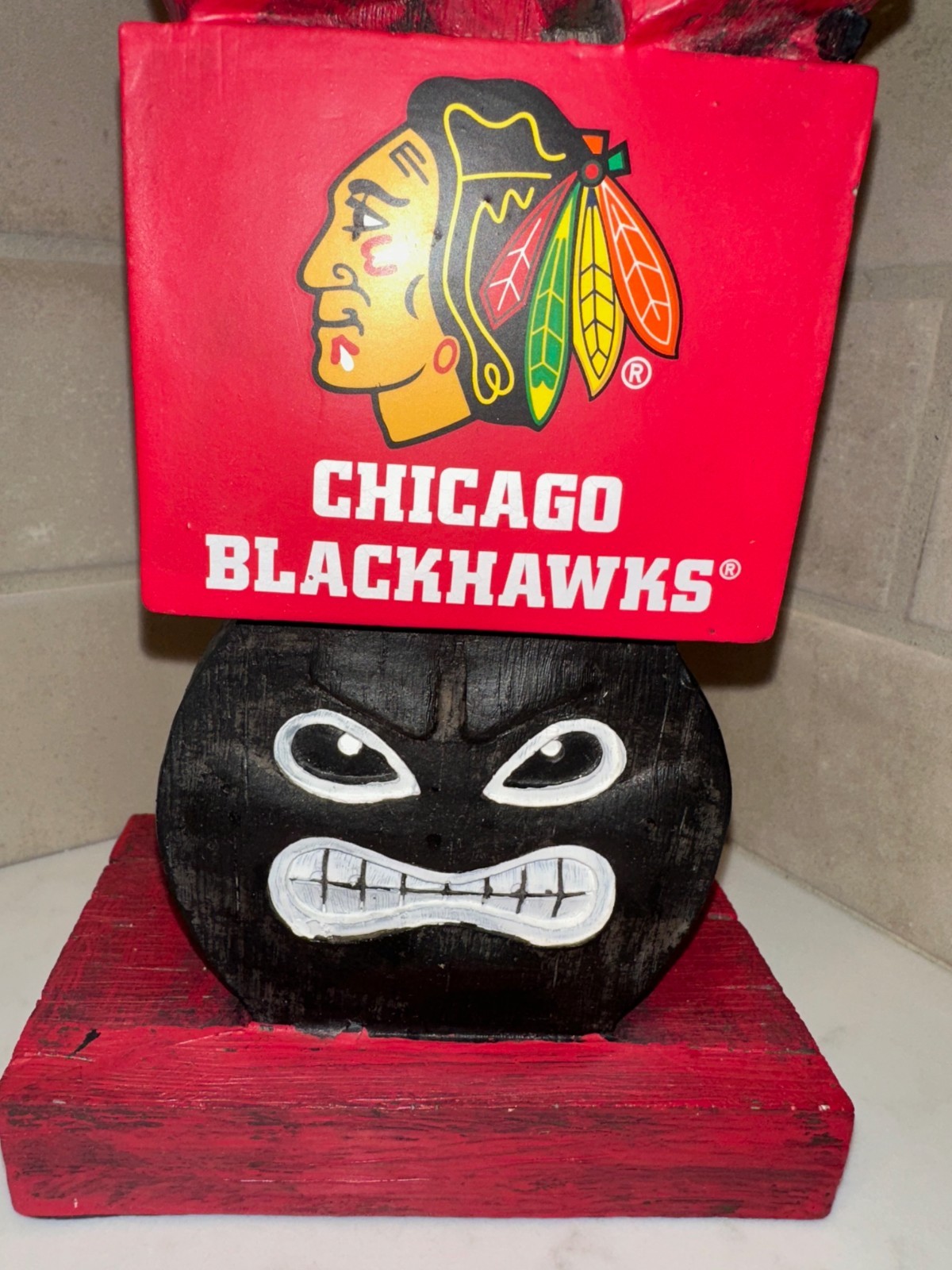 Chicago Blackhawks TIKI TOTEM POLE Hockey Player Resin Garden Statue Mascot NHL