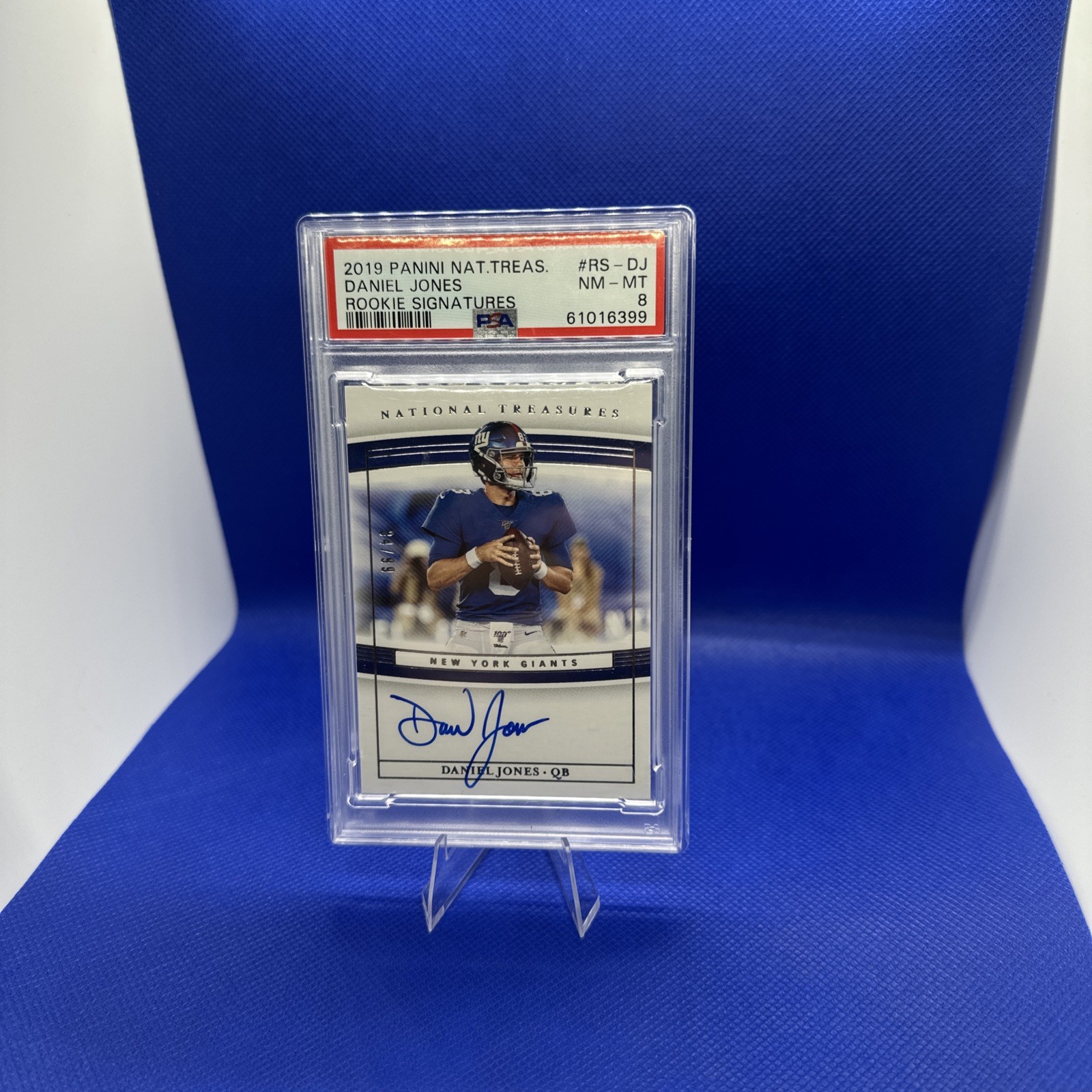 2019 Panini National Treasures NFL Daniel Jones RC Auto PSA 8 – Giants