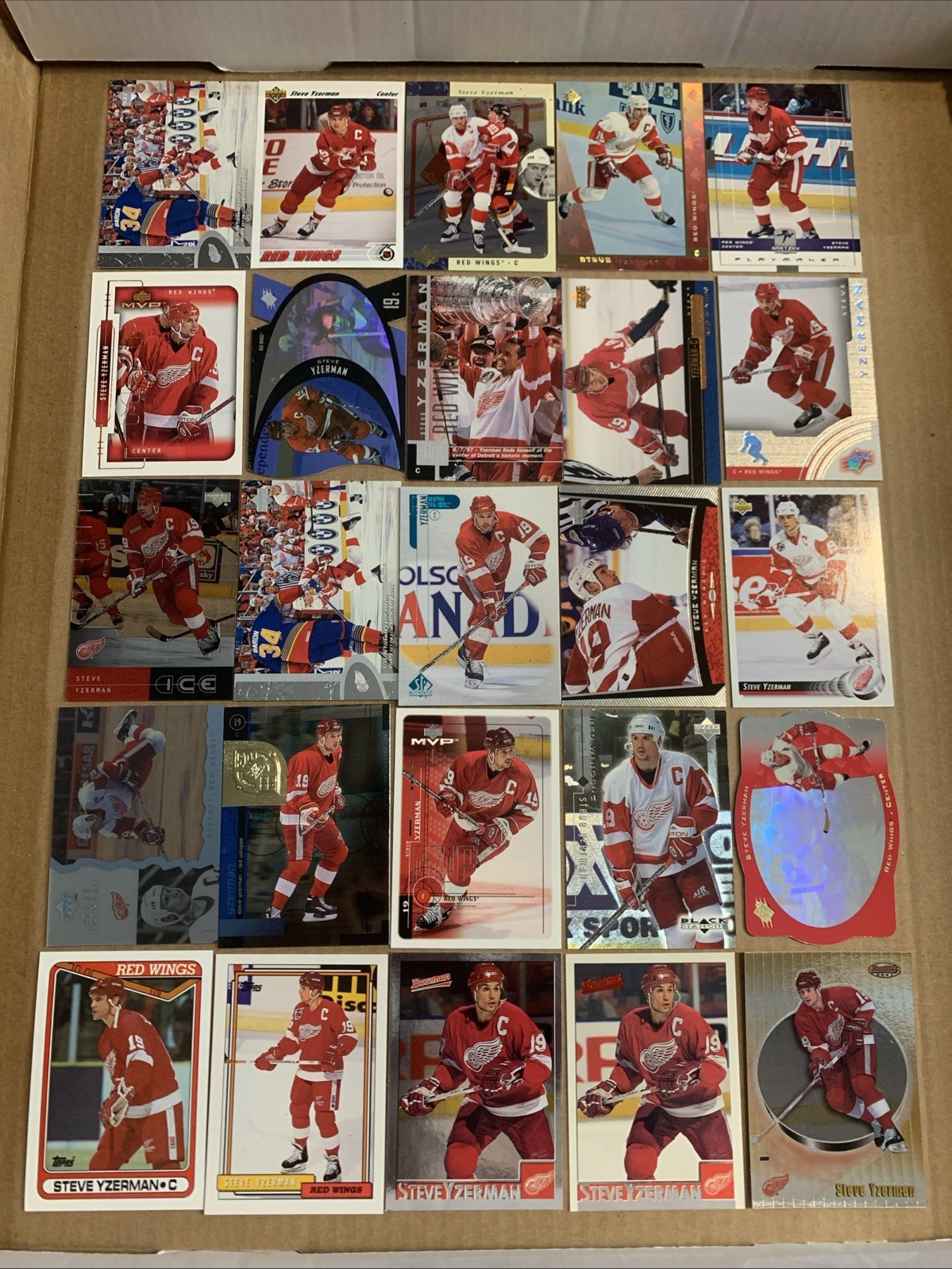 Steve Yzerman 32 Card Lot All Different No Duplicates