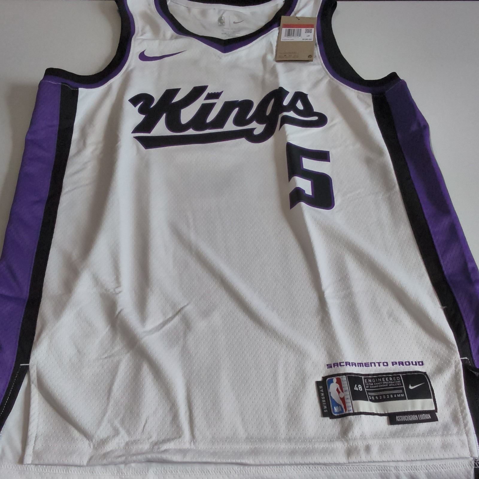 Nike NBA Sacramento Kings De’Aaron Fox #5 Dri-FIT Swingman Jersey White Men L
