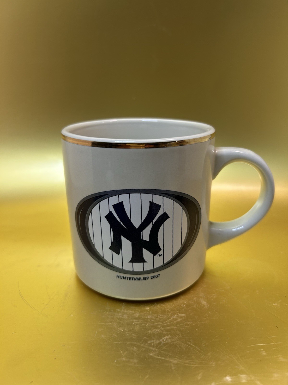New York Yankees Coffee Mug Manufactured by Hunter MFG and Dated 2007. New York