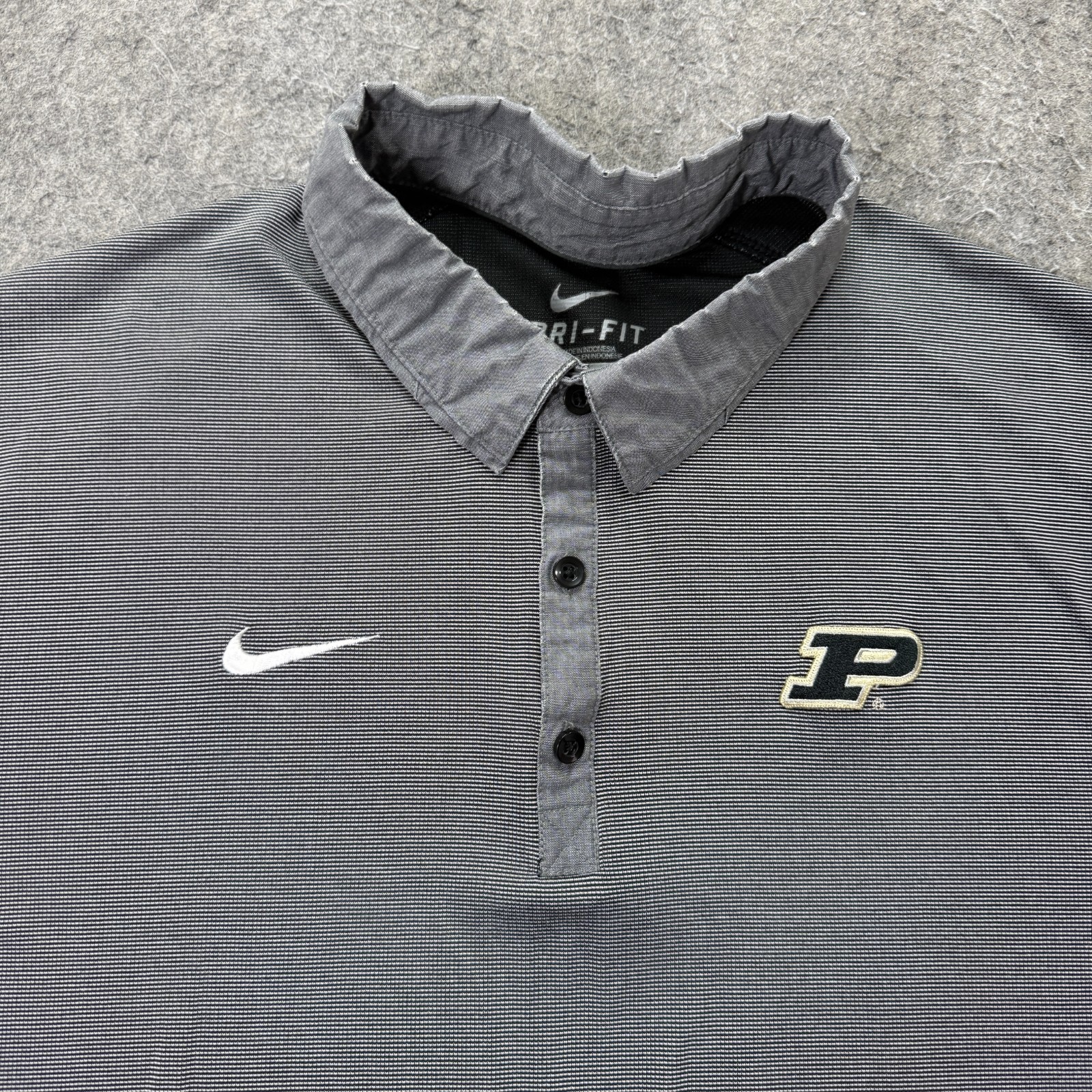 Purdue Boilermakers Nike Polo Shirt Men L Gray DRI-FIT Performance *Hemmed 26″