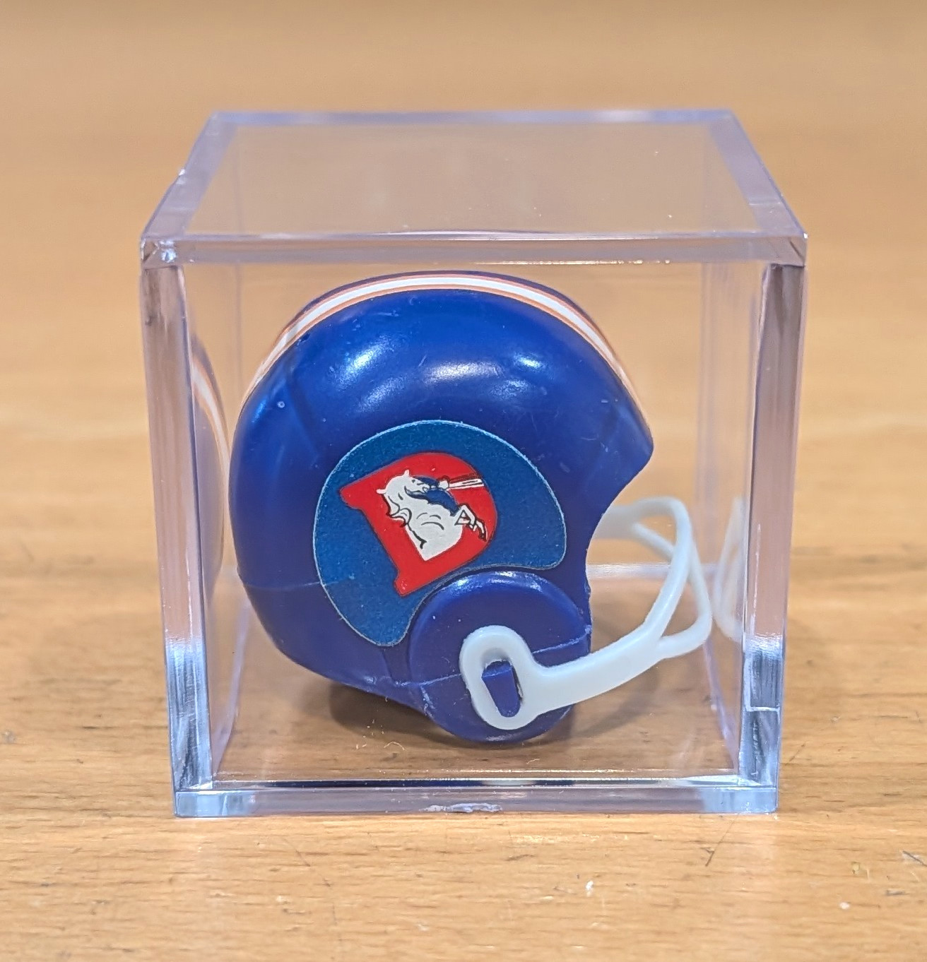 Hong Kong NFL DENVER BRONCOS VTG NFL Mini Gumball Football Helmet & Display Box!