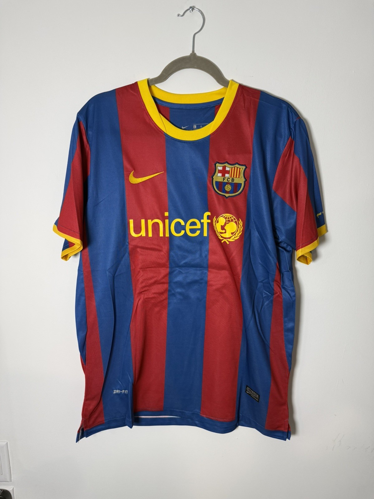 2010/2011 Messi Barcelona Retro Jersey Size Large