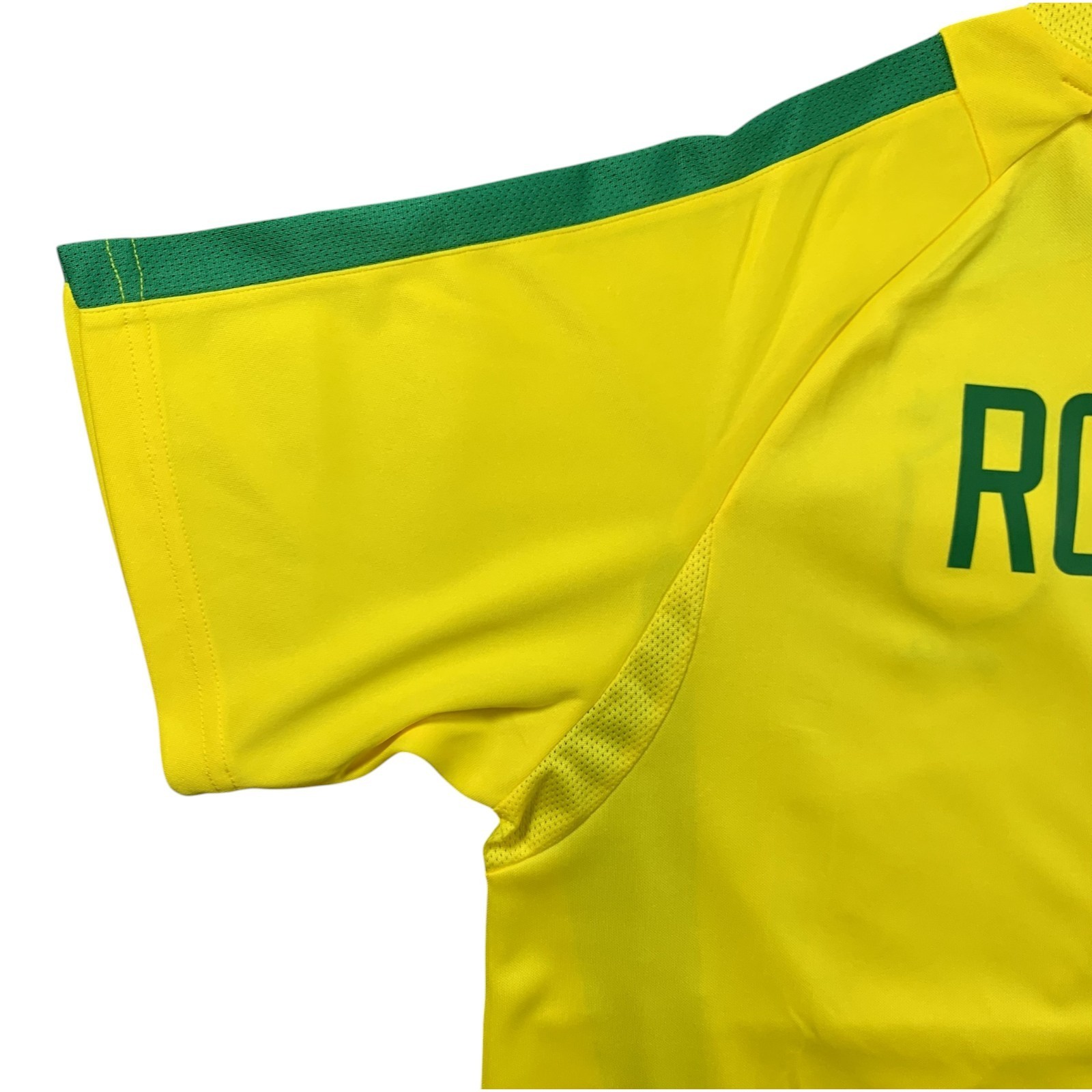 Ronaldo #9 Brazil 2002 World Cup Home Jersey – Men’s Retro Soccer Shirt – NEW